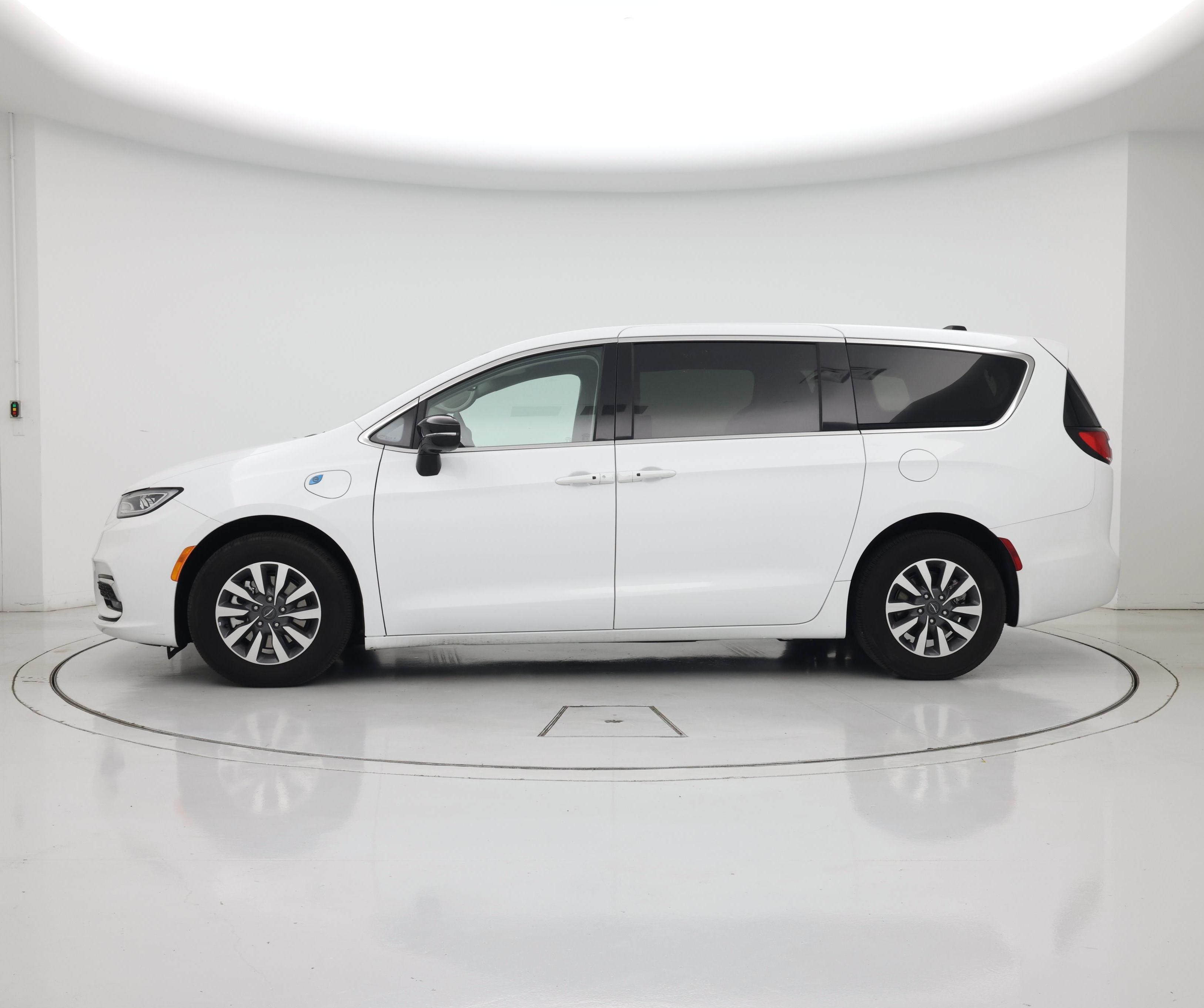 Thumbnail: 2024 Chrysler Pacifica - 3