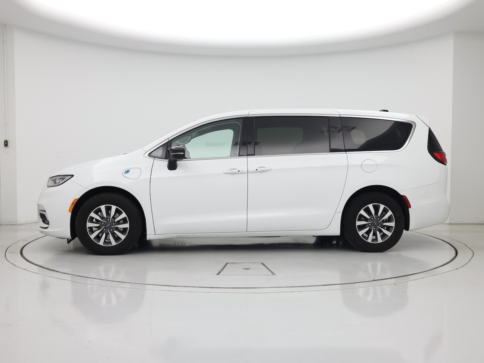 2024 Chrysler Pacifica PHEV Select - Photo 4