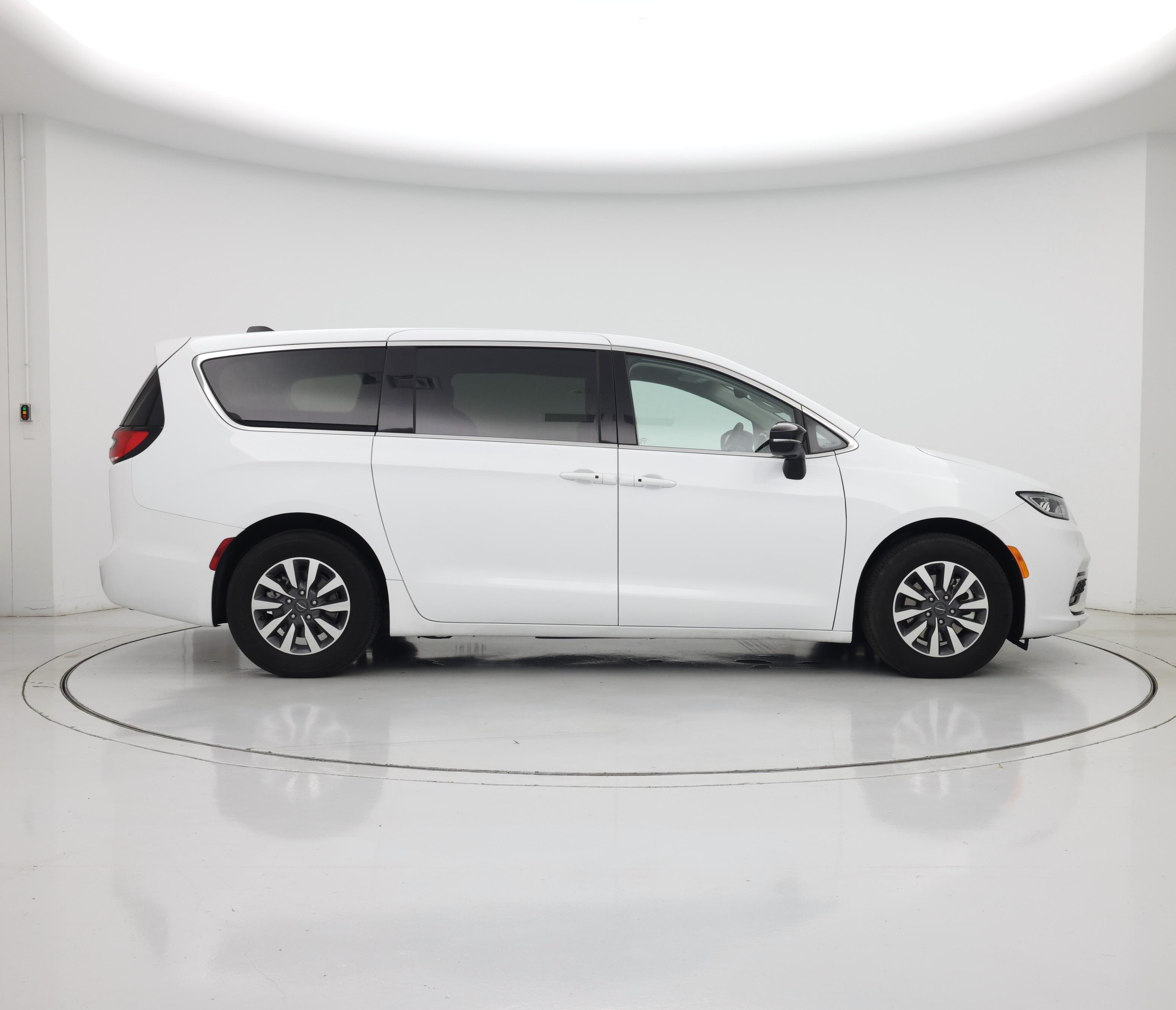 Thumbnail: 2024 Chrysler Pacifica - 7