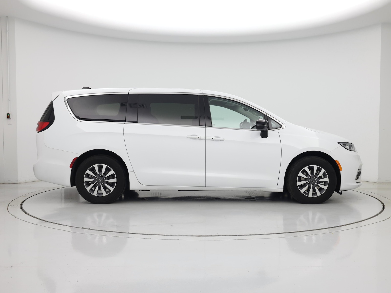 2024 Chrysler Pacifica PHEV Select - Photo 8