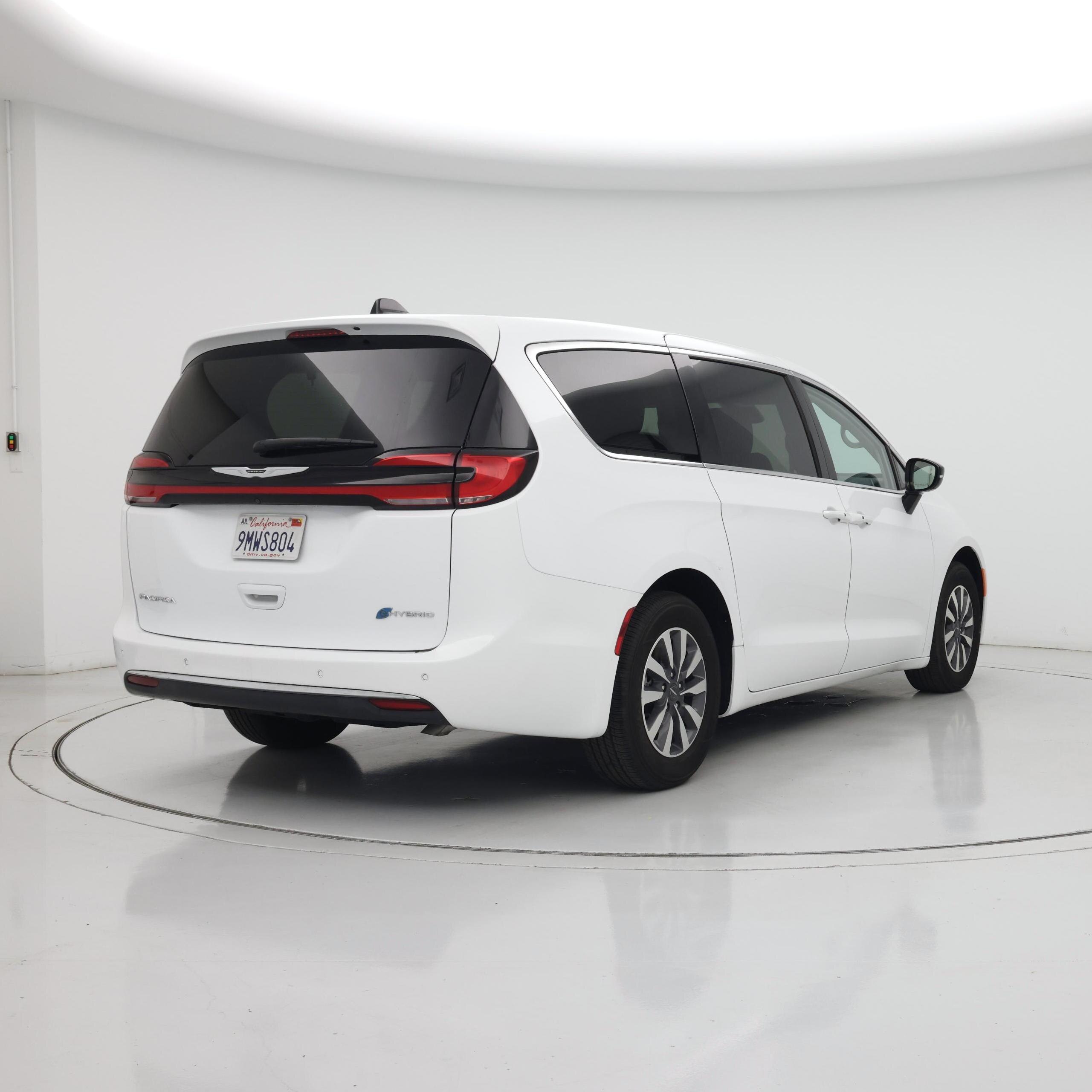 Thumbnail: 2024 Chrysler Pacifica - 8
