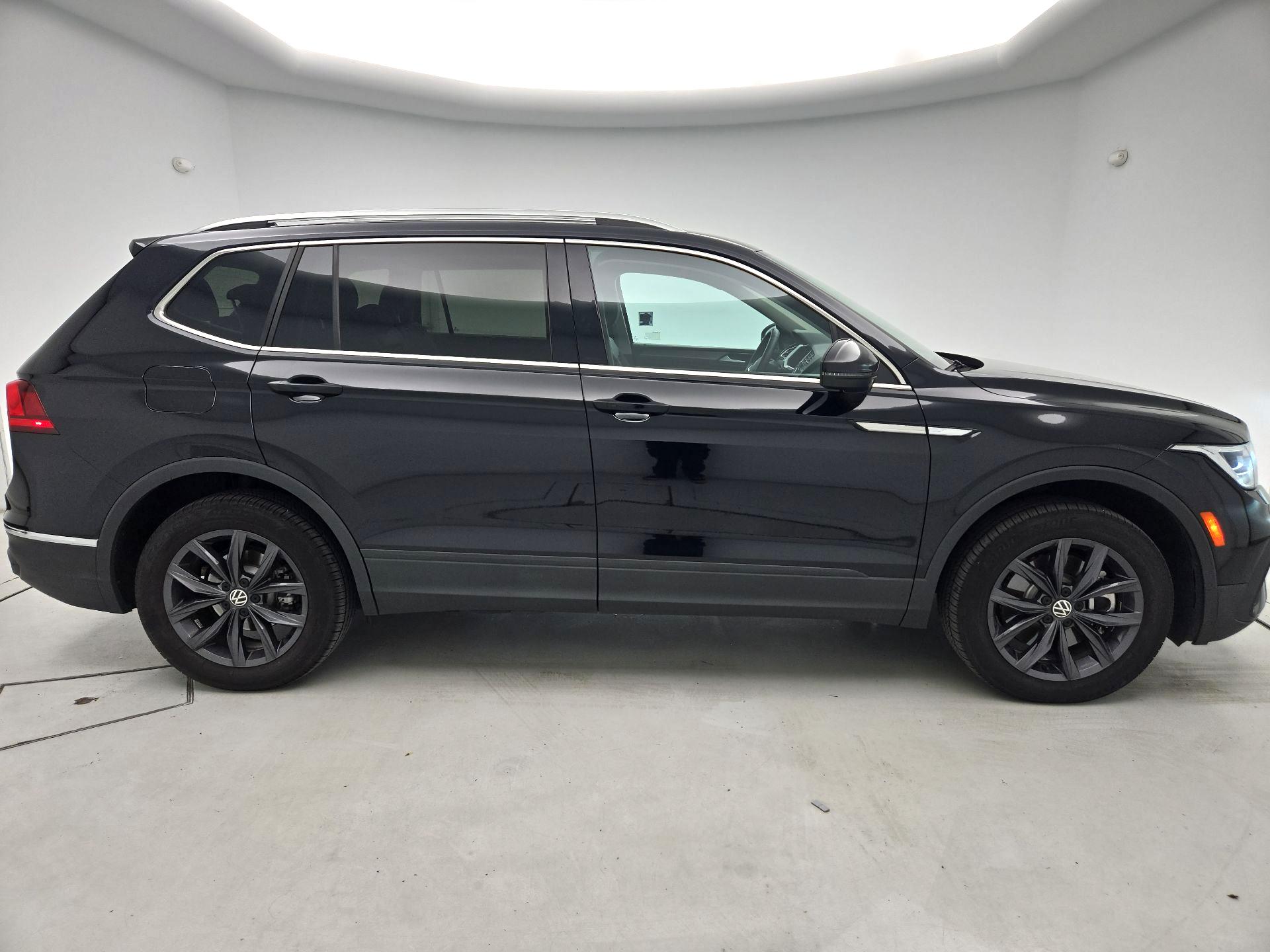 Thumbnail: 2022 Volkswagen Tiguan - 4