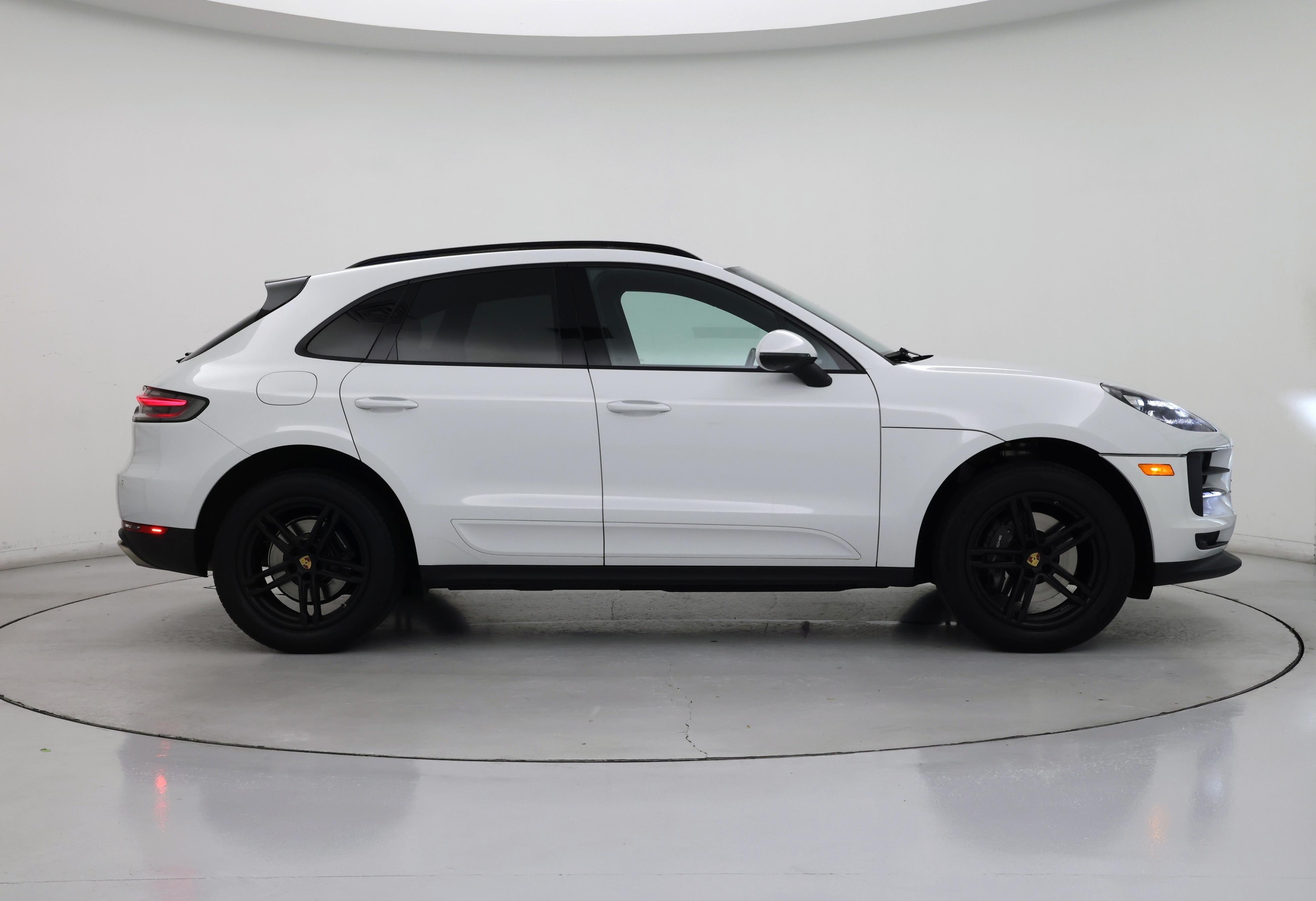 Thumbnail: 2021 Porsche Macan - 7