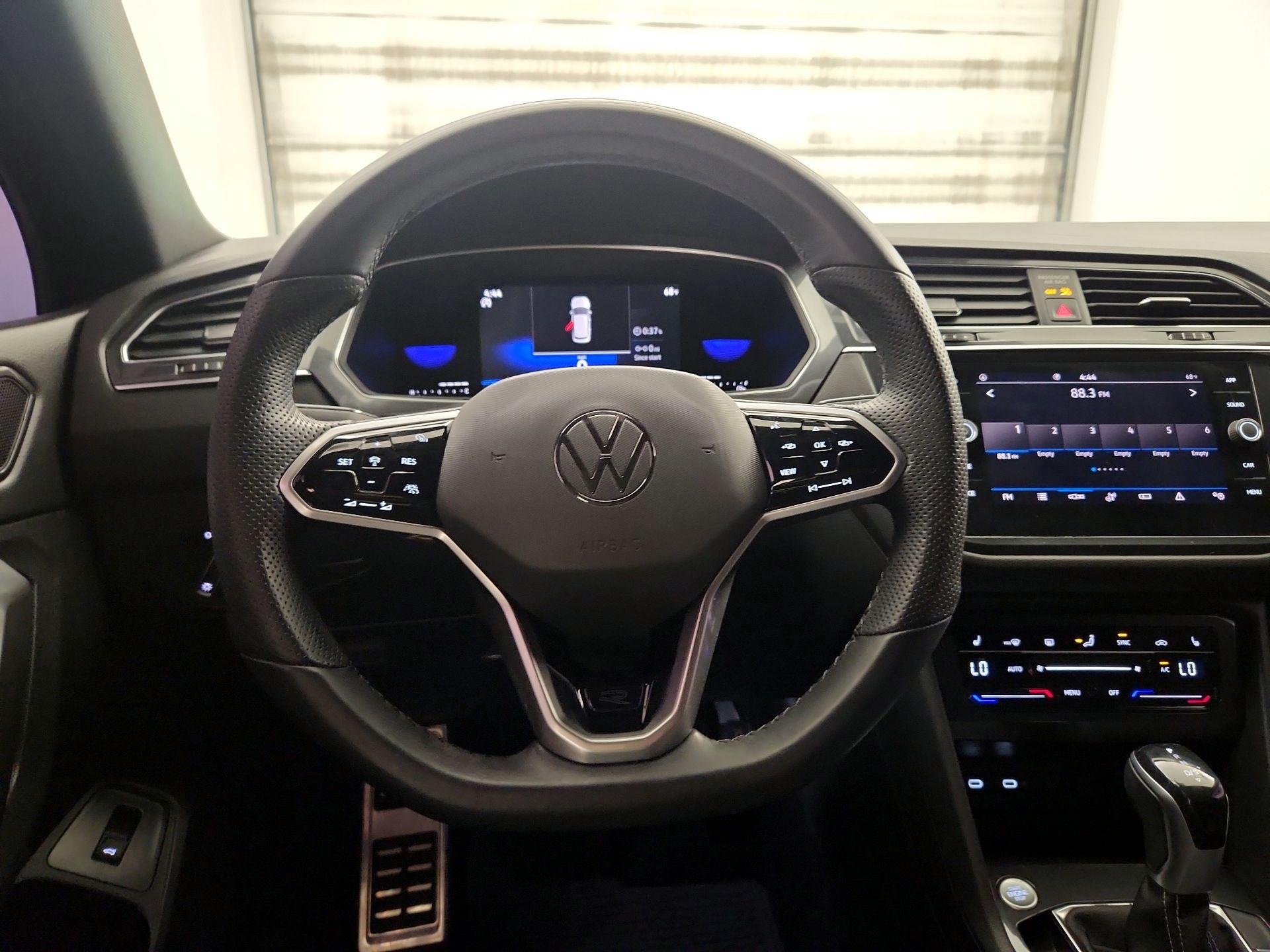 Thumbnail: 2022 Volkswagen Tiguan - 10
