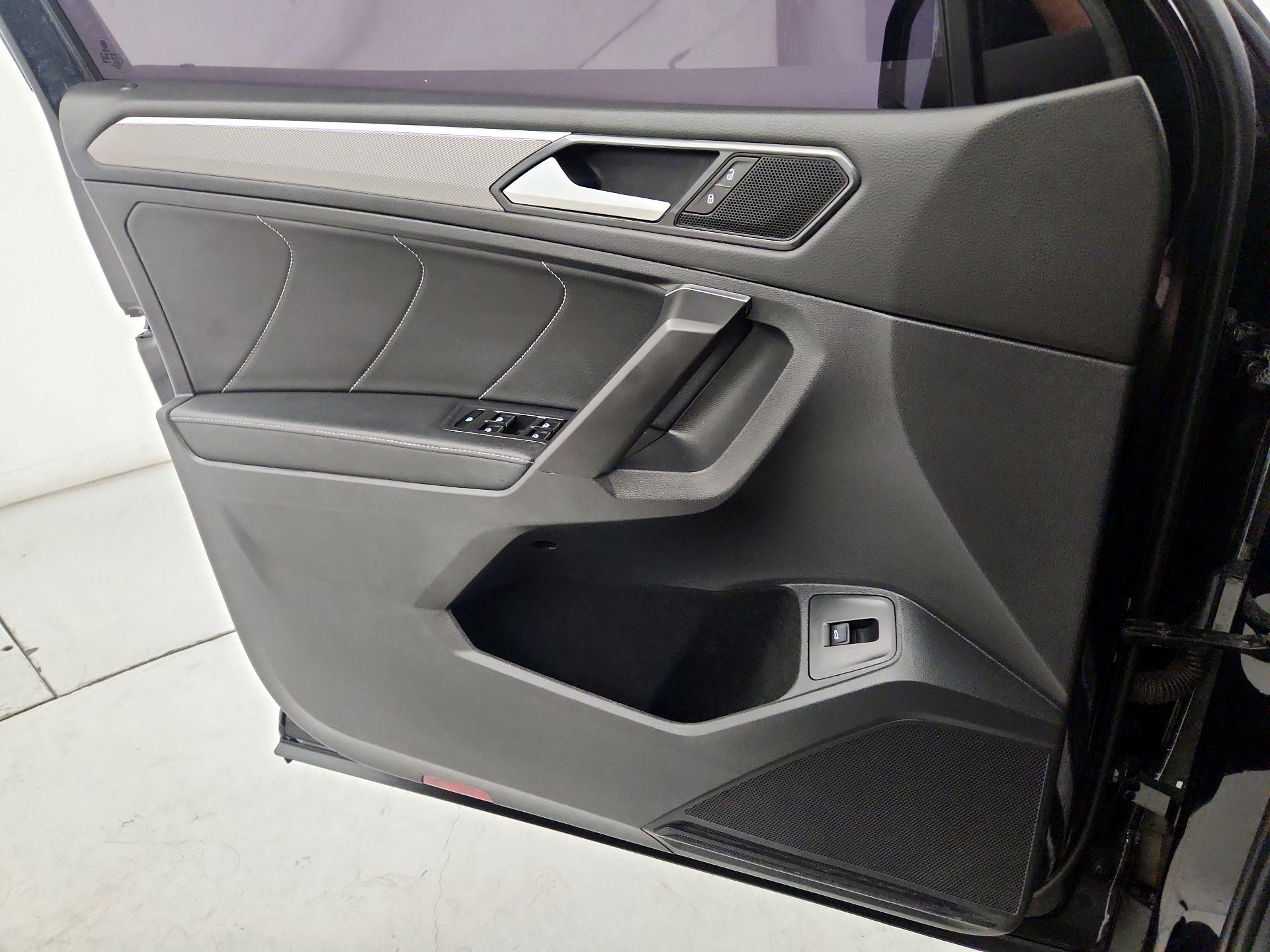 Thumbnail: 2022 Volkswagen Tiguan - 12