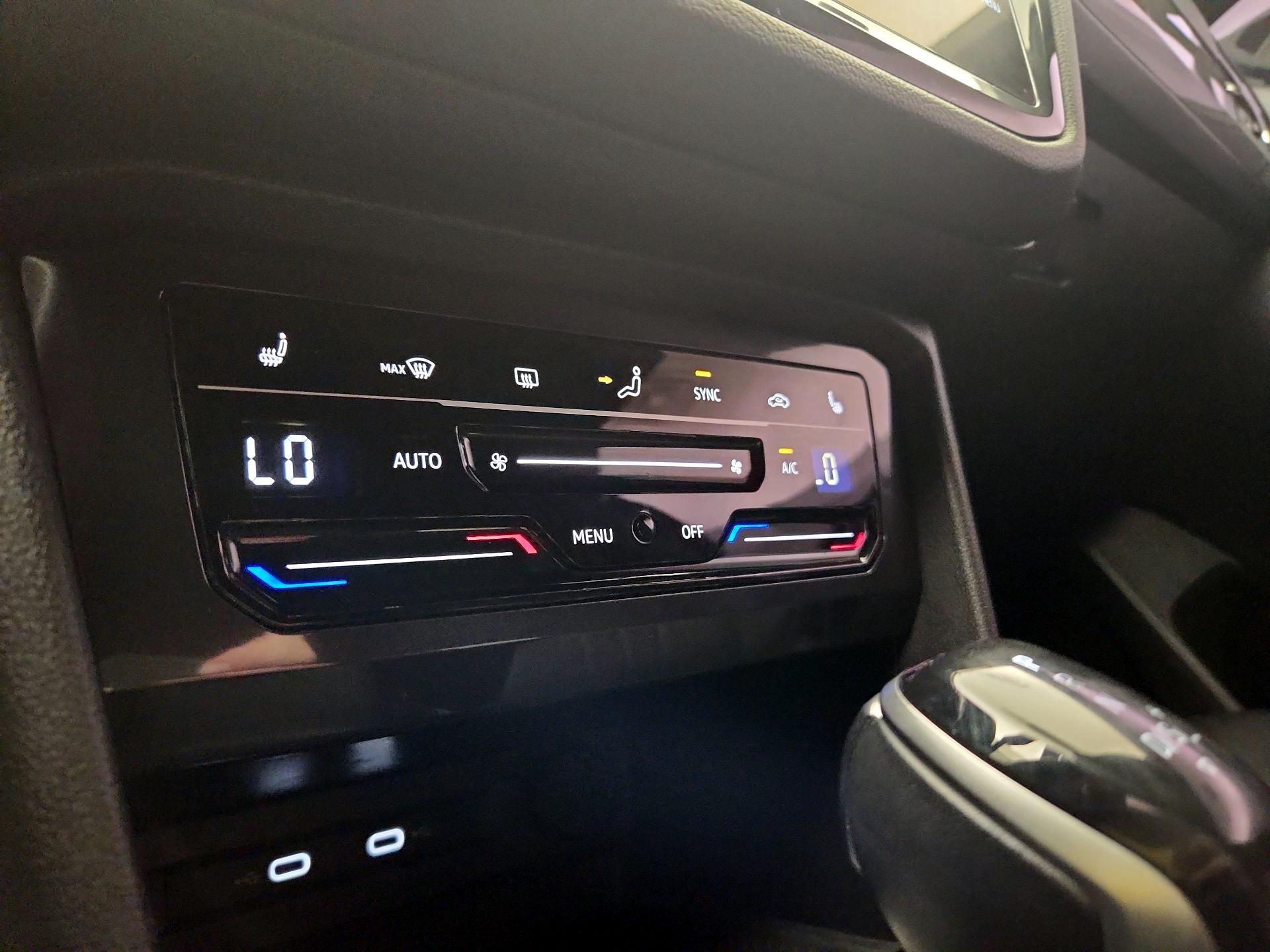 Thumbnail: 2022 Volkswagen Tiguan - 16
