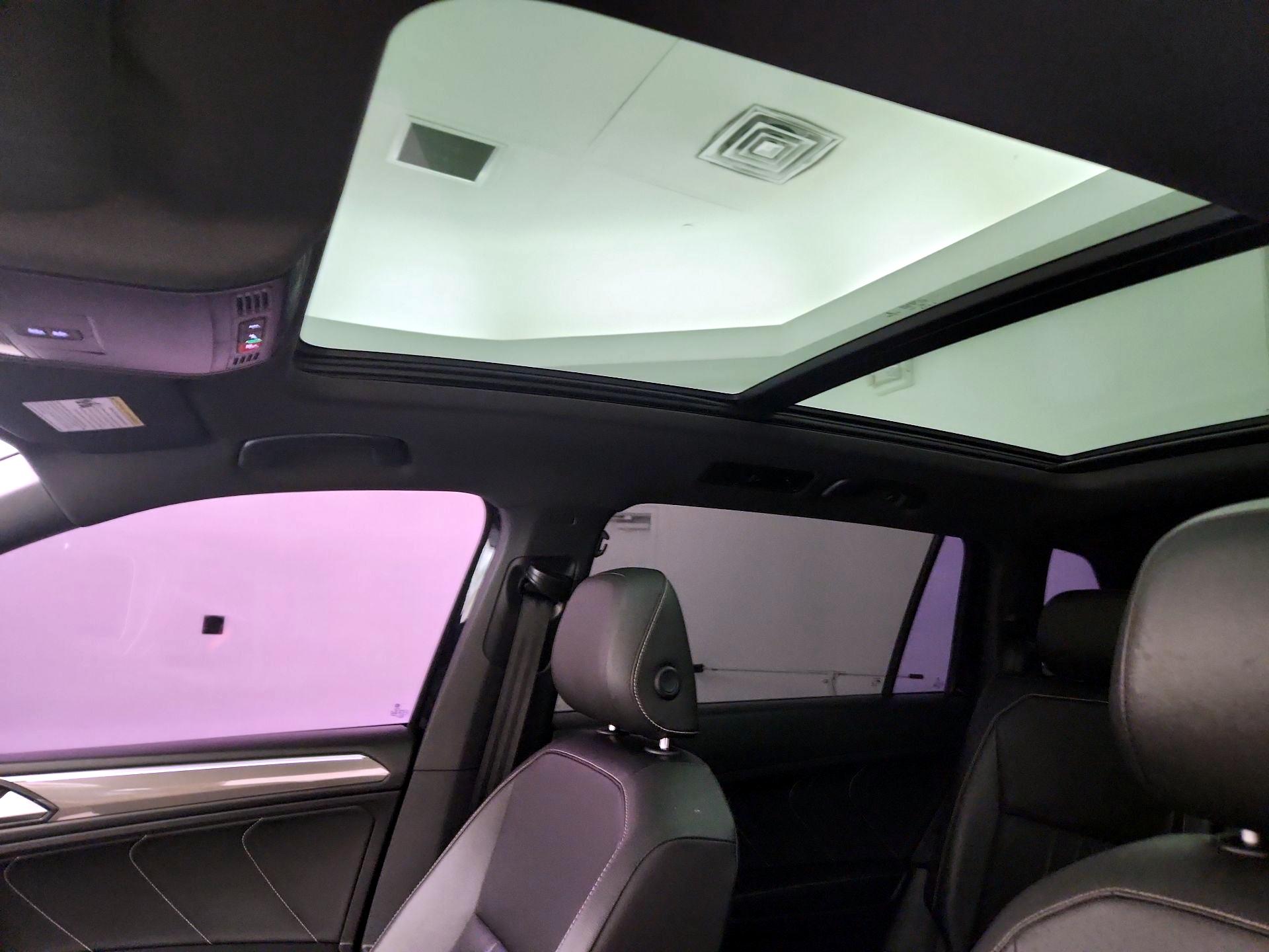Thumbnail: 2022 Volkswagen Tiguan - 19