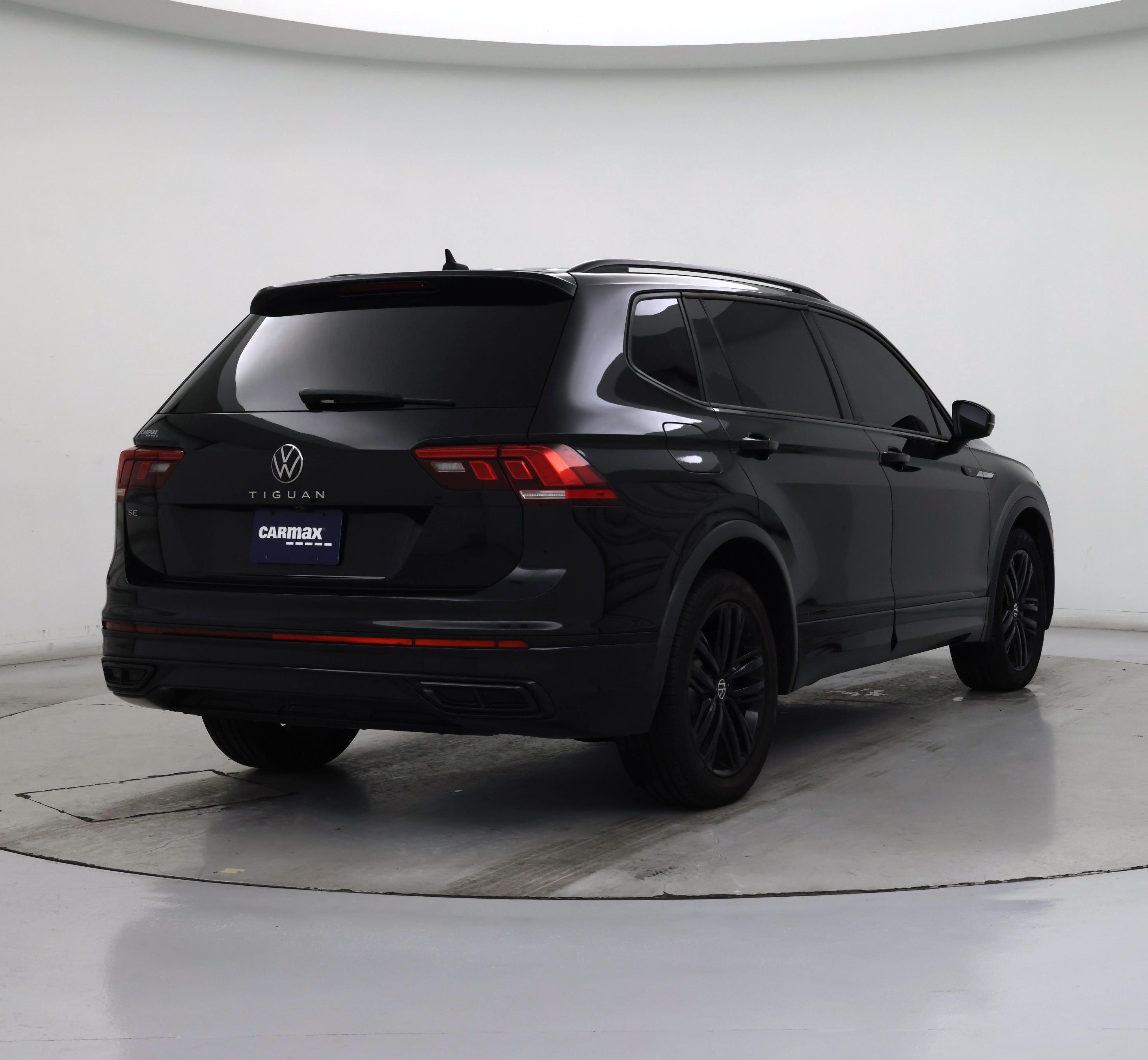 Thumbnail: 2022 Volkswagen Tiguan - 8