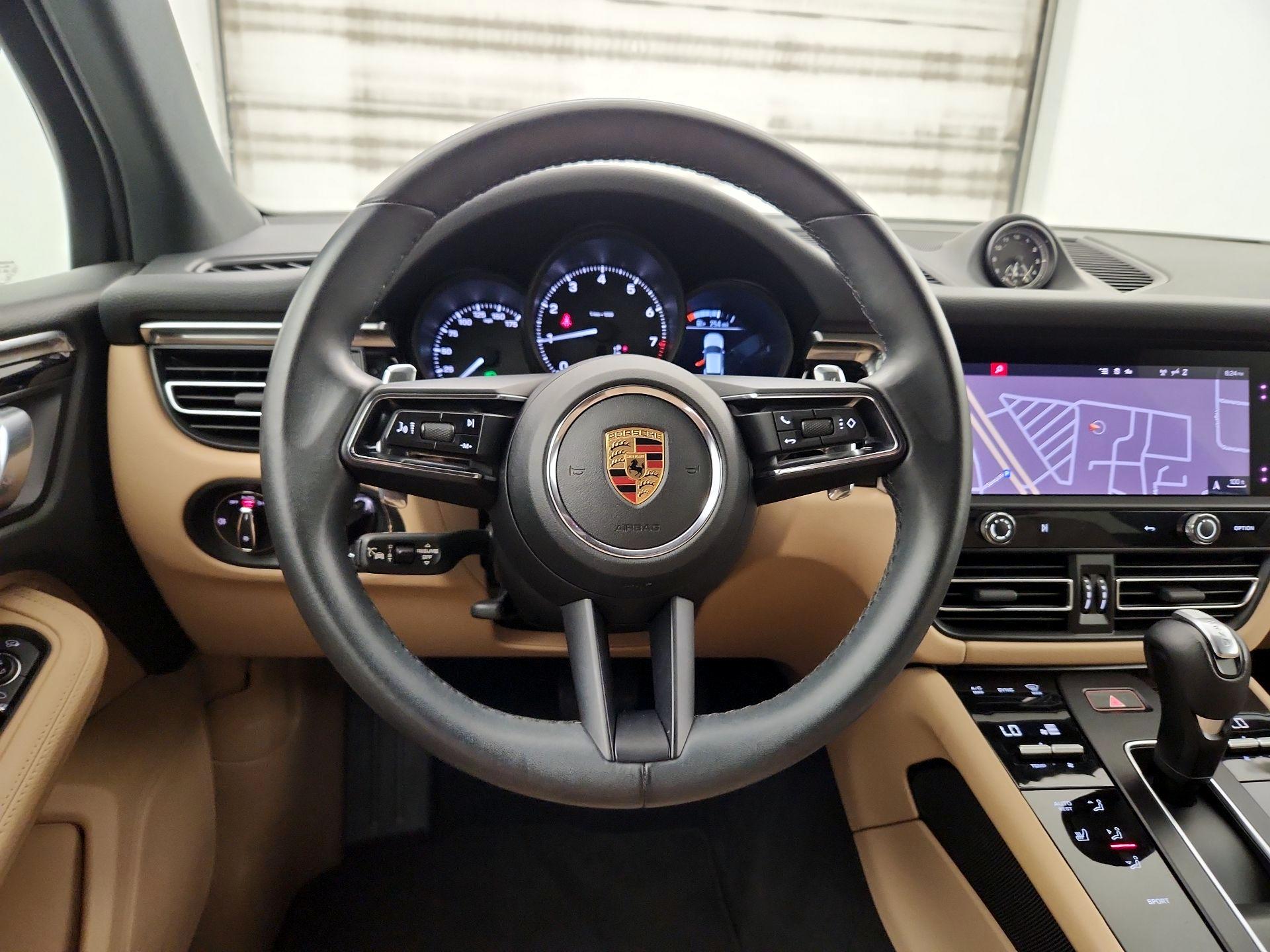 Thumbnail: 2023 Porsche Macan - 10