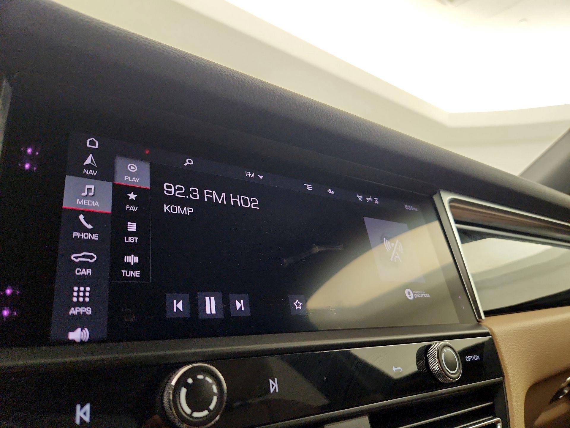 Thumbnail: 2023 Porsche Macan - 16