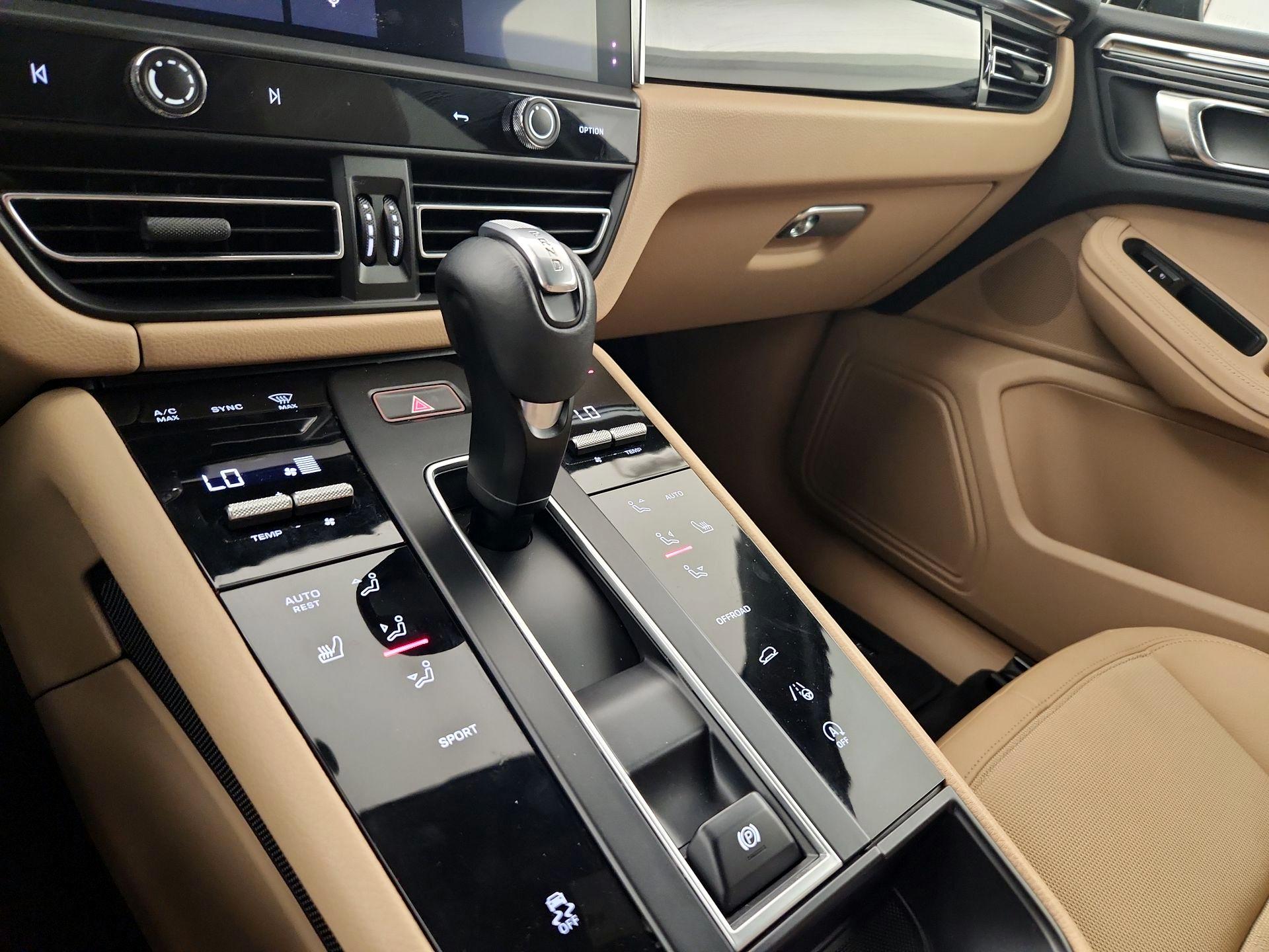 Thumbnail: 2023 Porsche Macan - 17