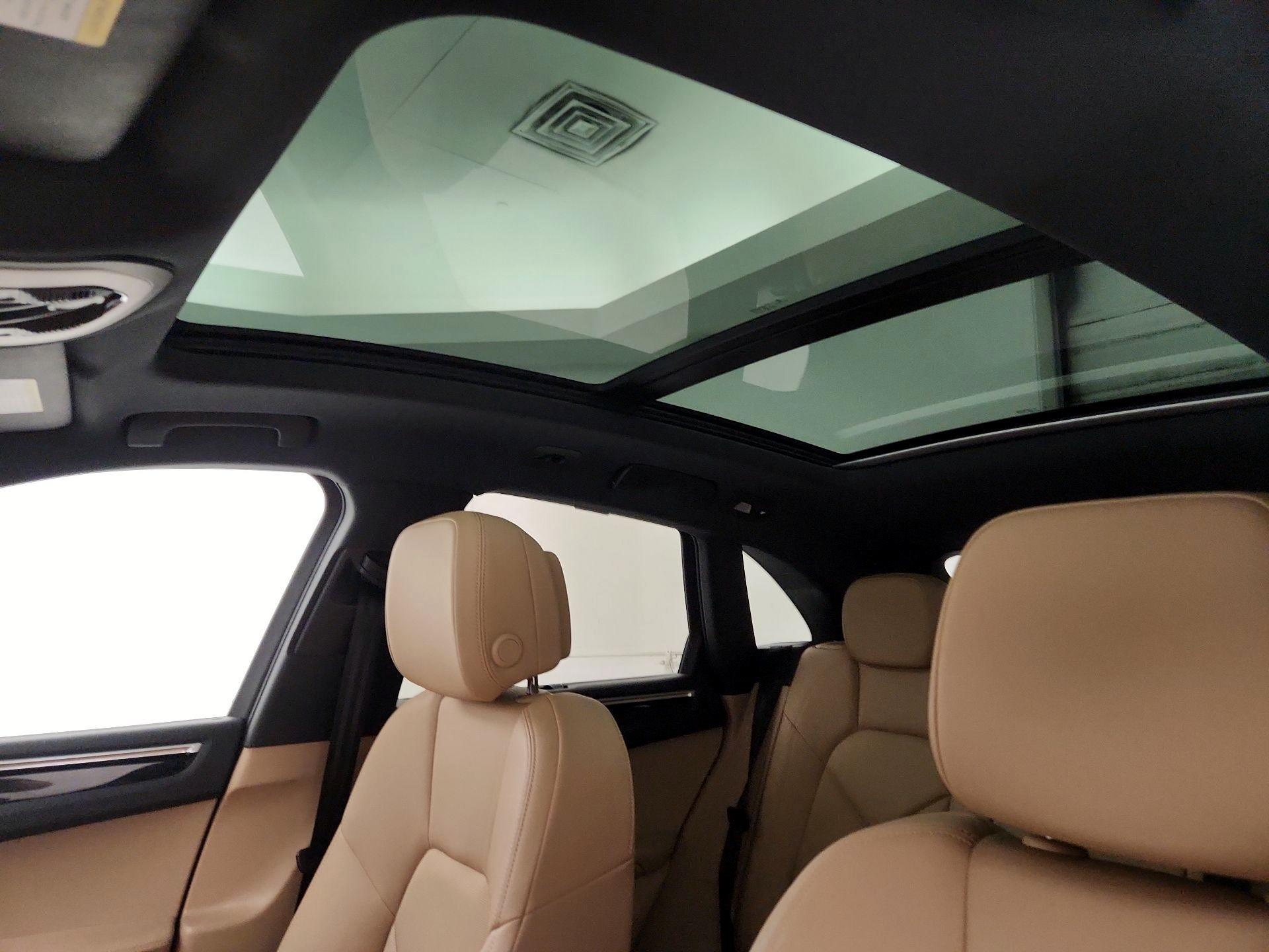 Thumbnail: 2023 Porsche Macan - 20