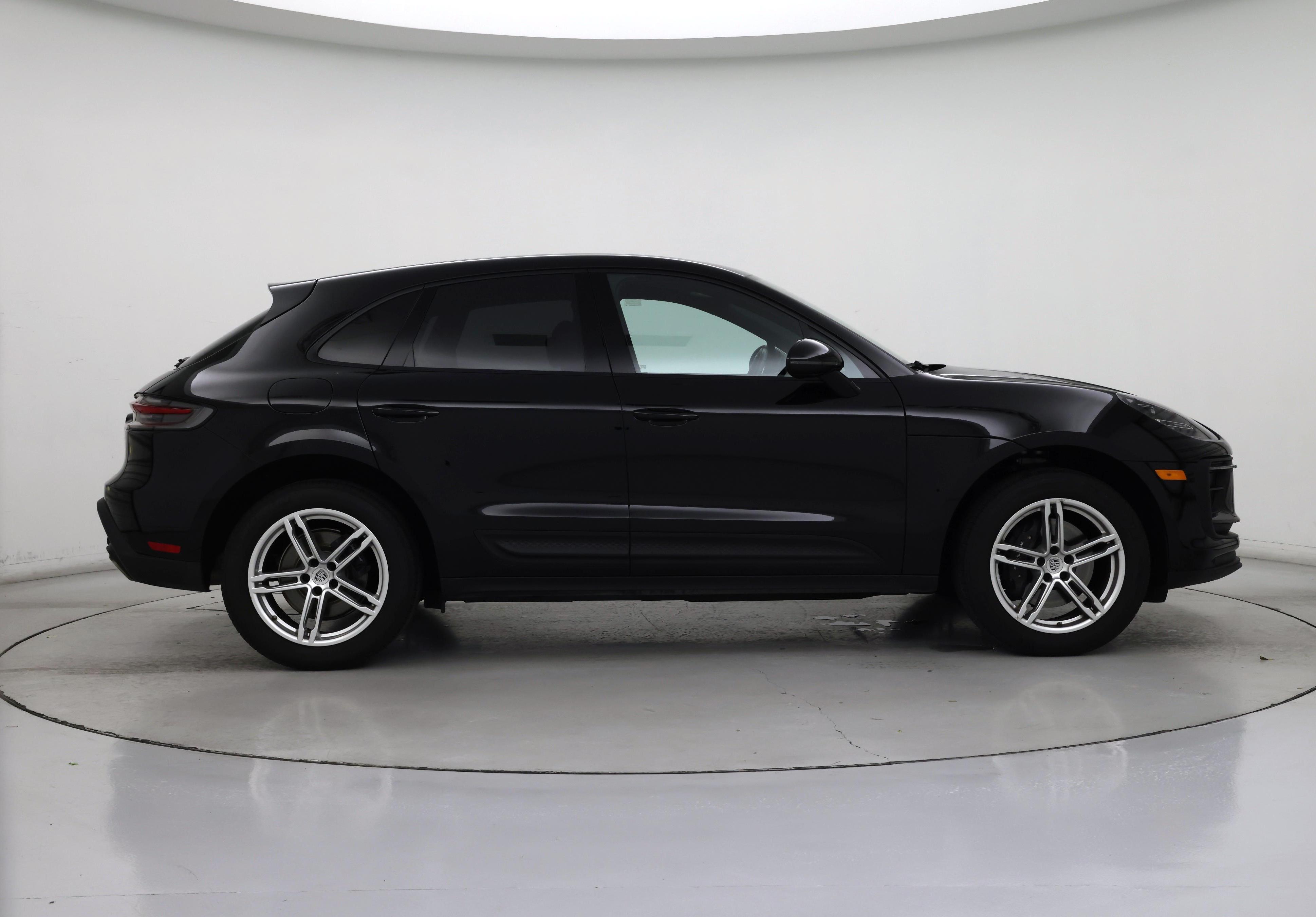 Thumbnail: 2023 Porsche Macan - 7