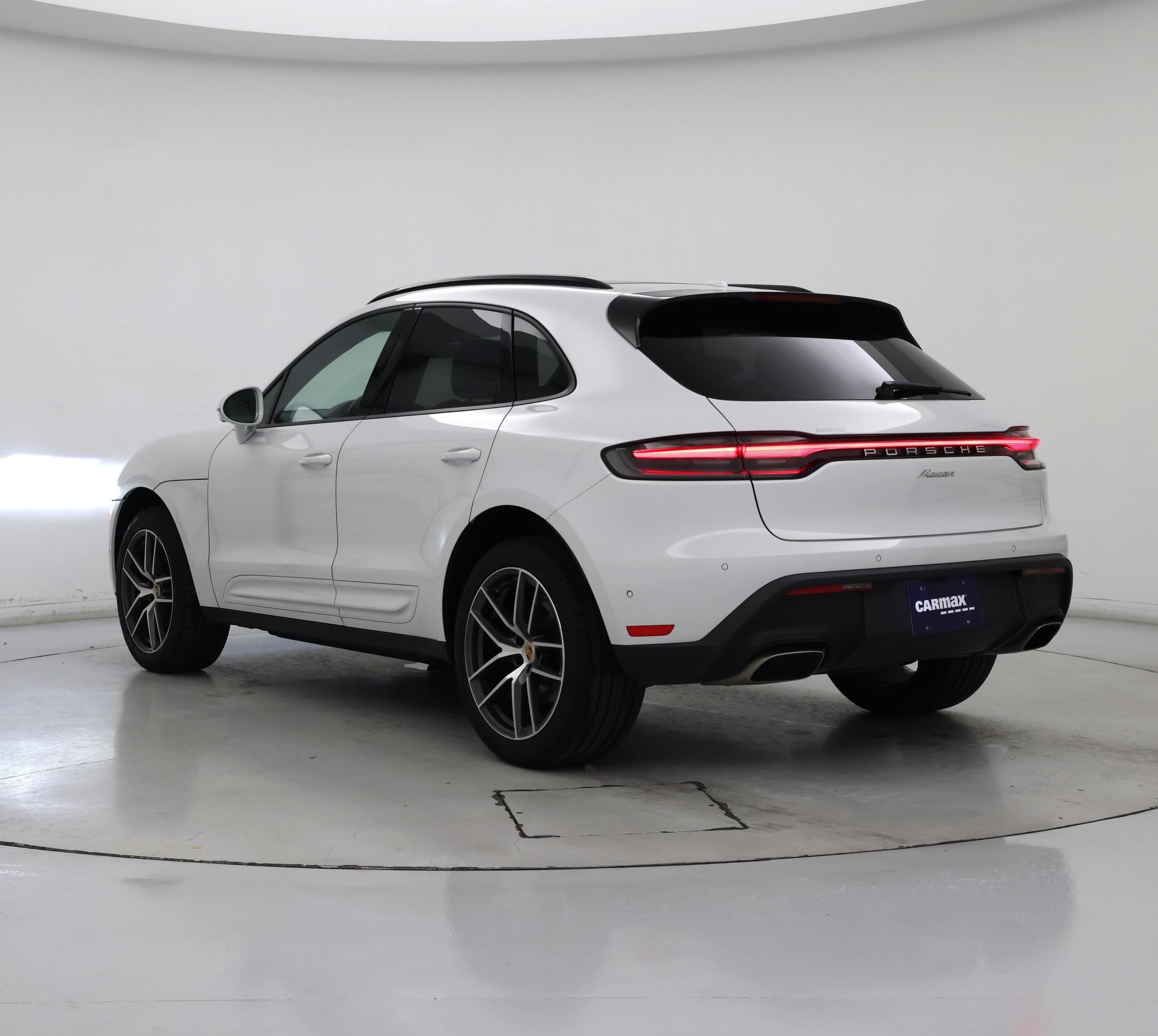 Thumbnail: 2023 Porsche Macan - 2