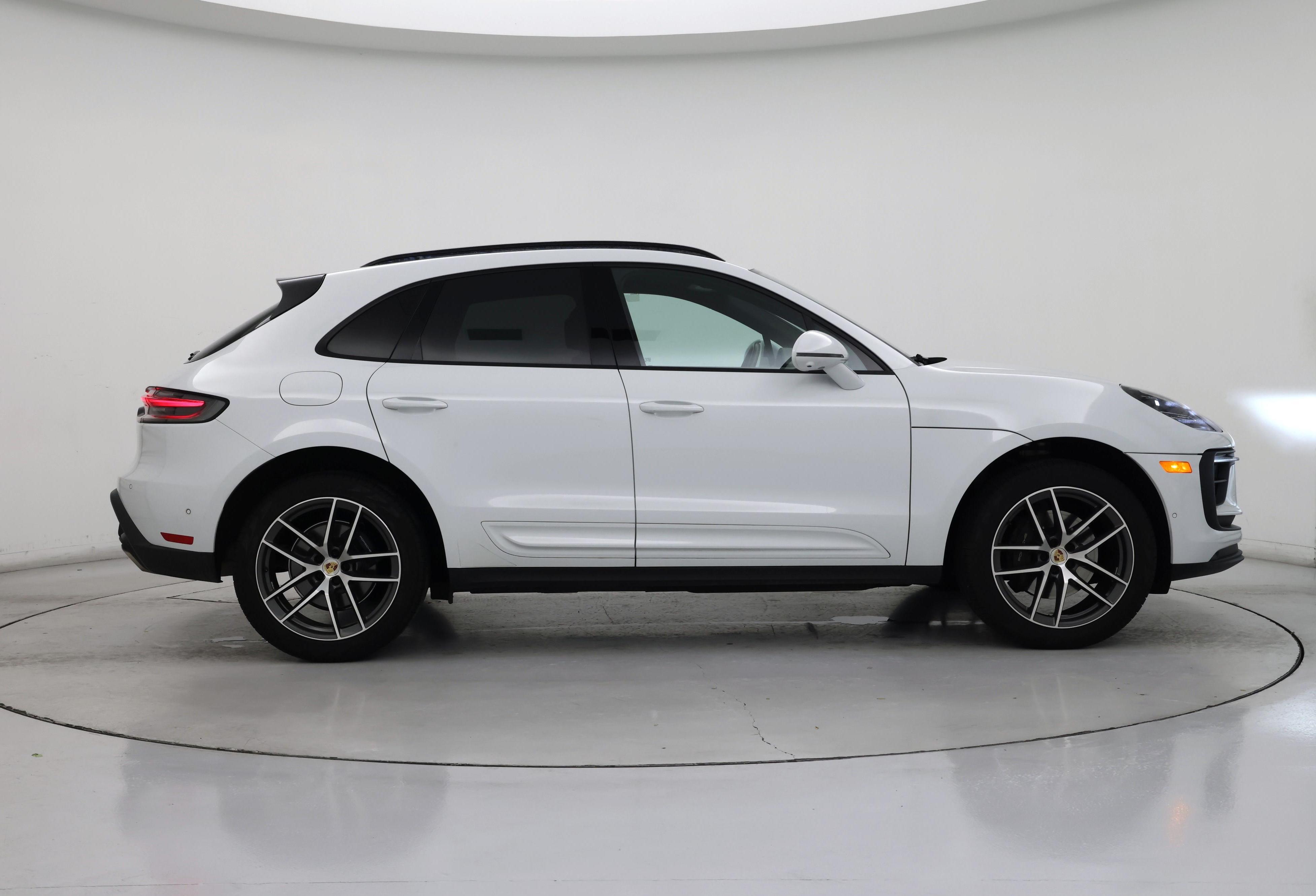 Thumbnail: 2023 Porsche Macan - 7
