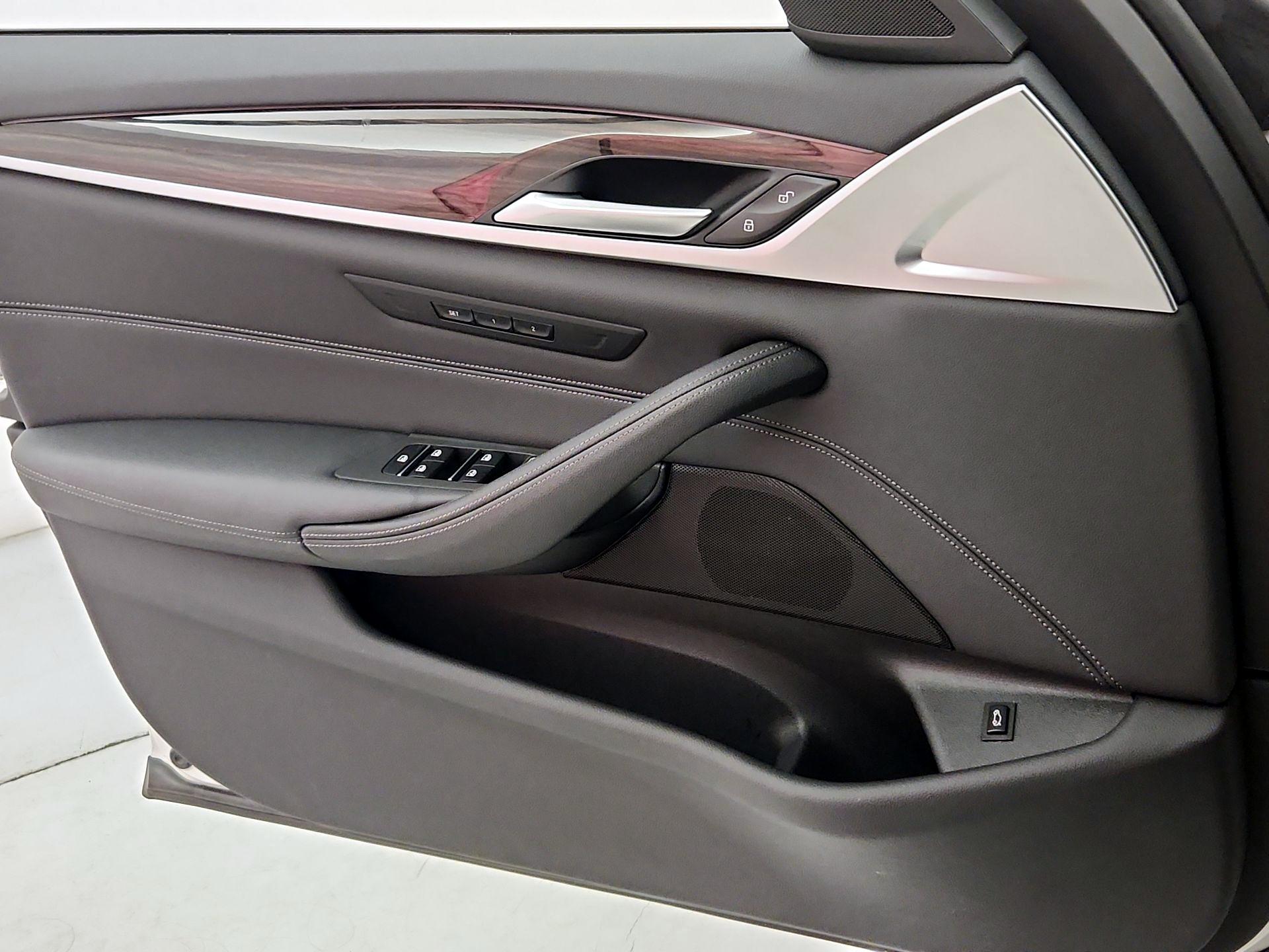 Thumbnail: 2023 BMW 5 Series - 12