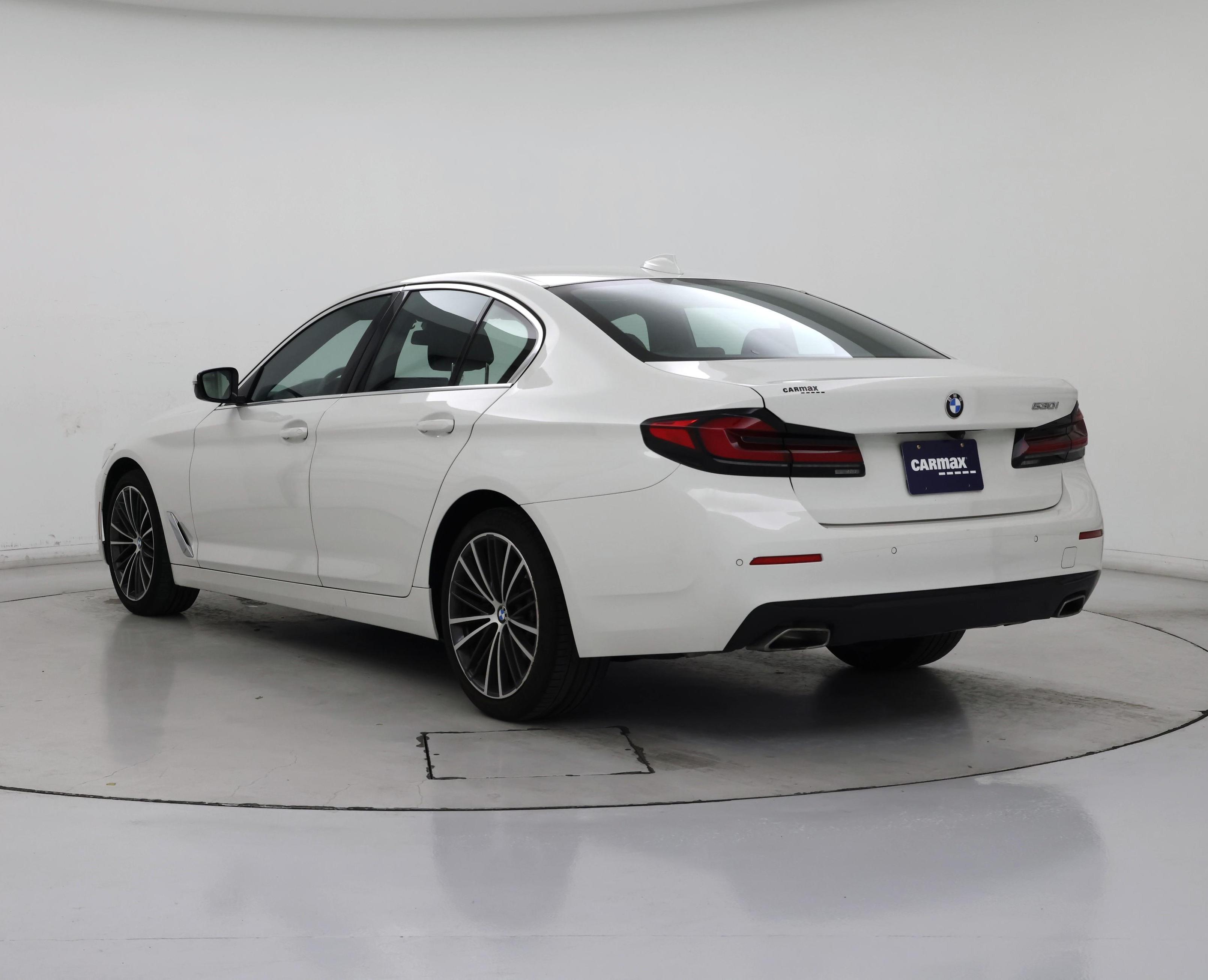 Thumbnail: 2023 BMW 5 Series - 2