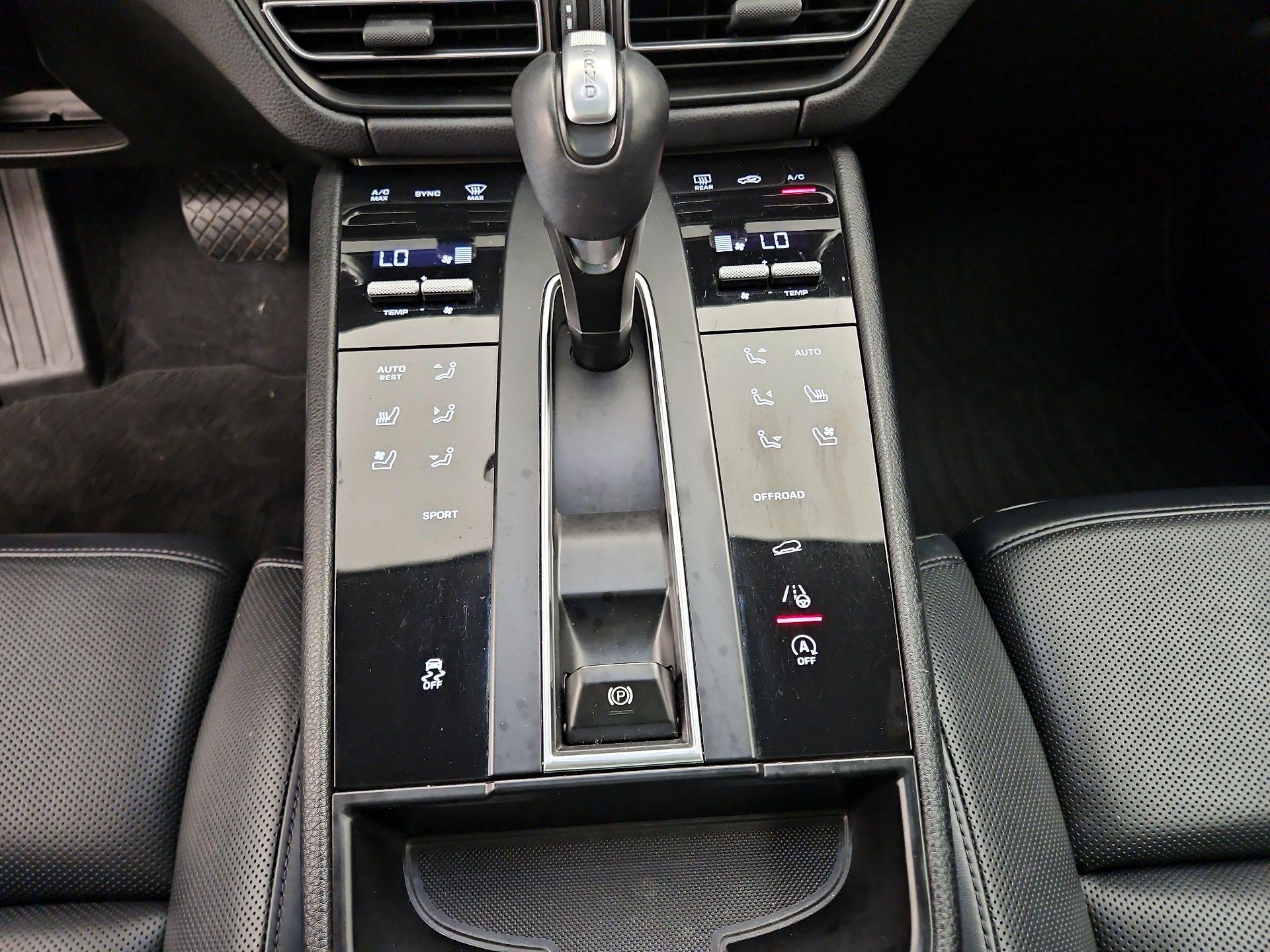 Thumbnail: 2023 Porsche Macan - 18