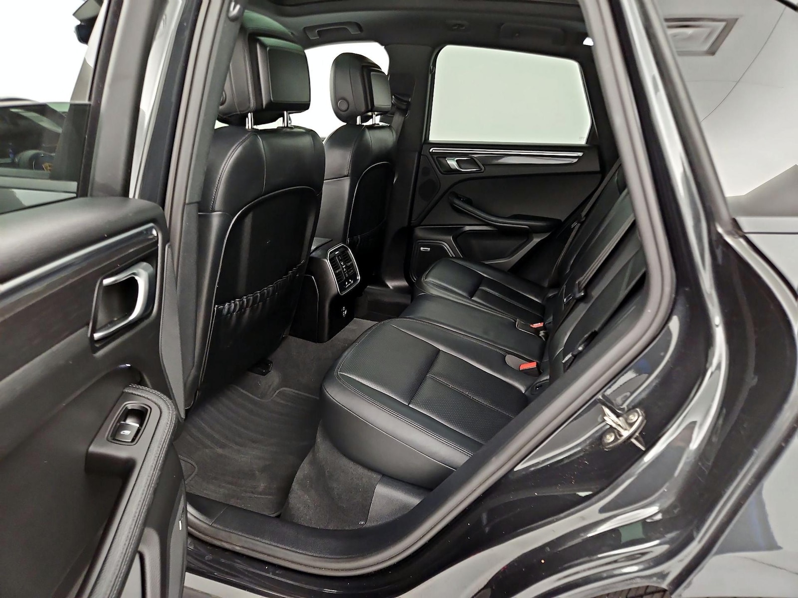 2023 Porsche Macan T - Photo 22