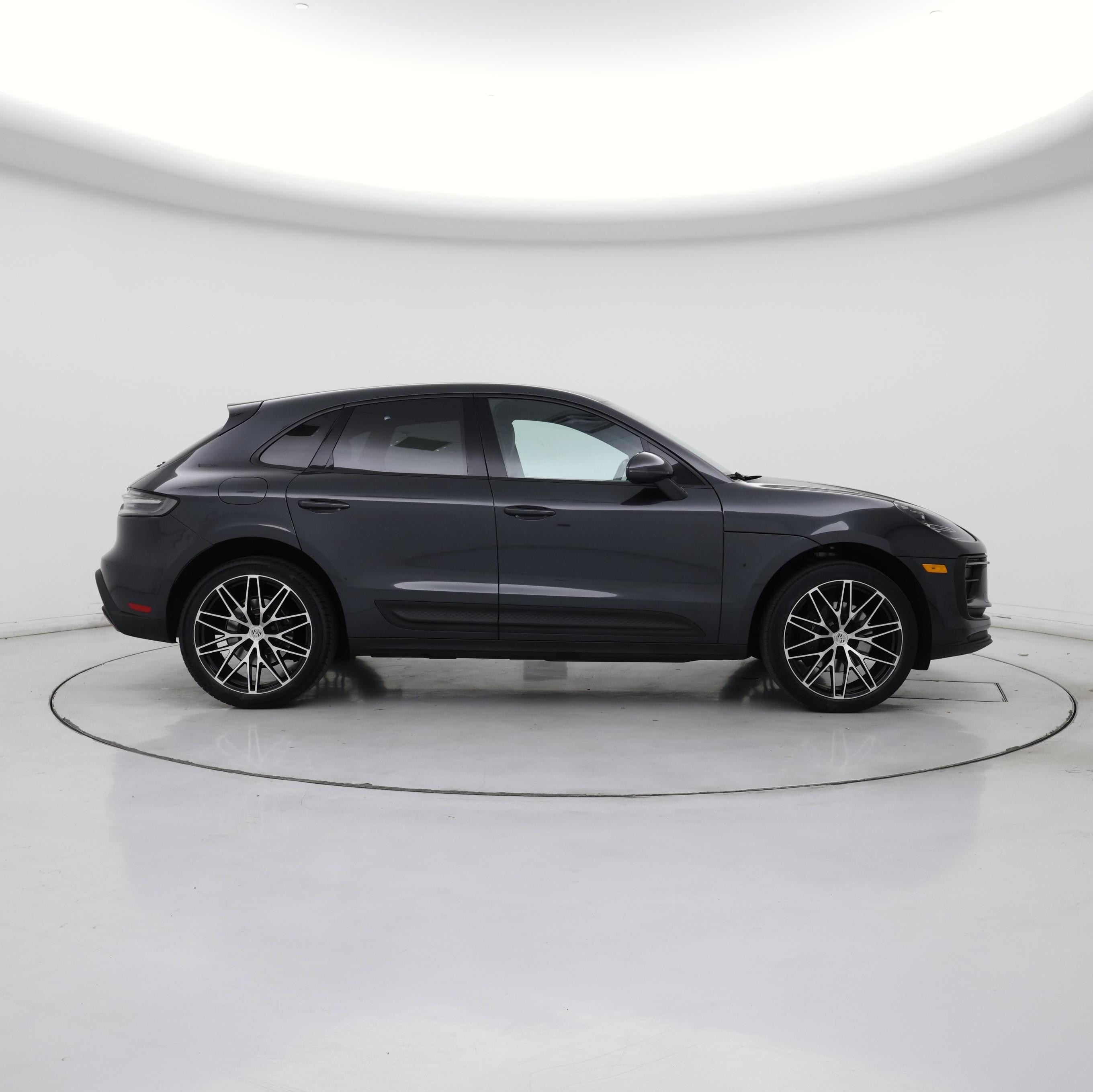 Thumbnail: 2023 Porsche Macan - 7