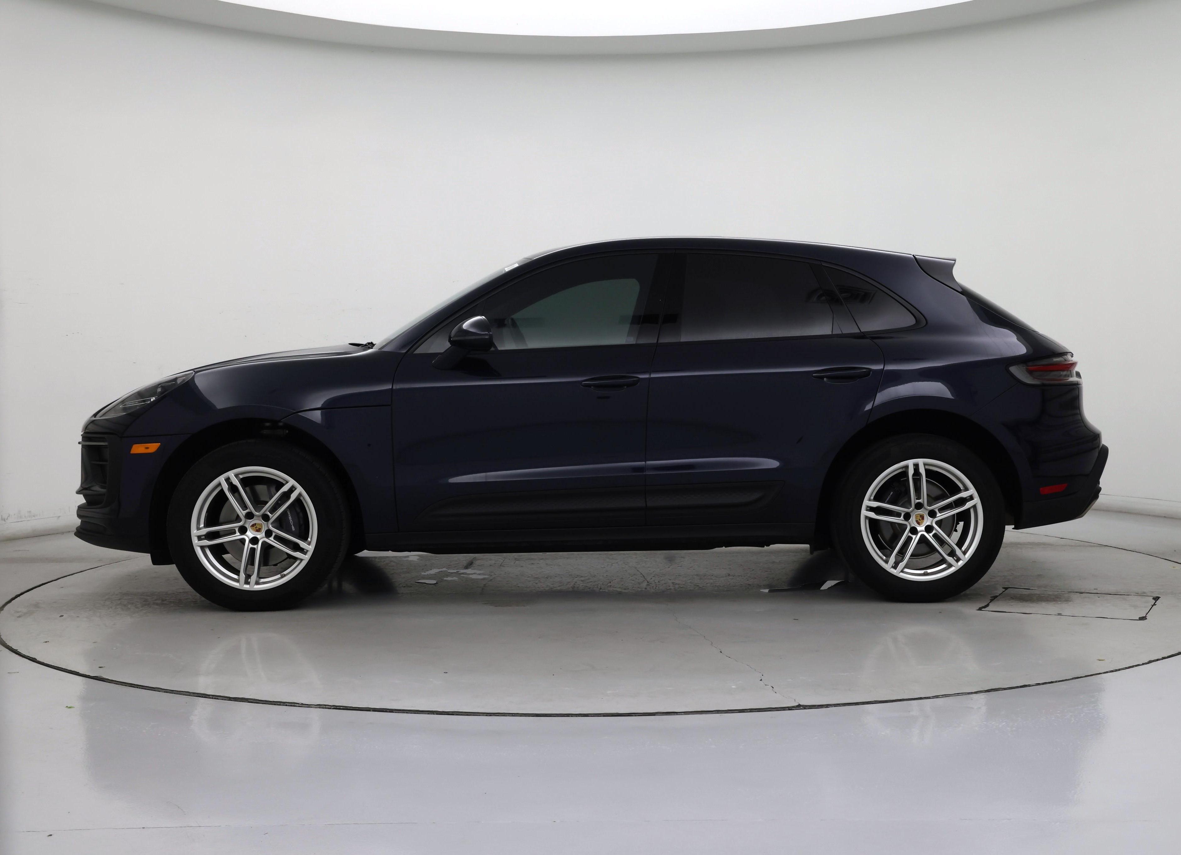 Thumbnail: 2023 Porsche Macan - 3
