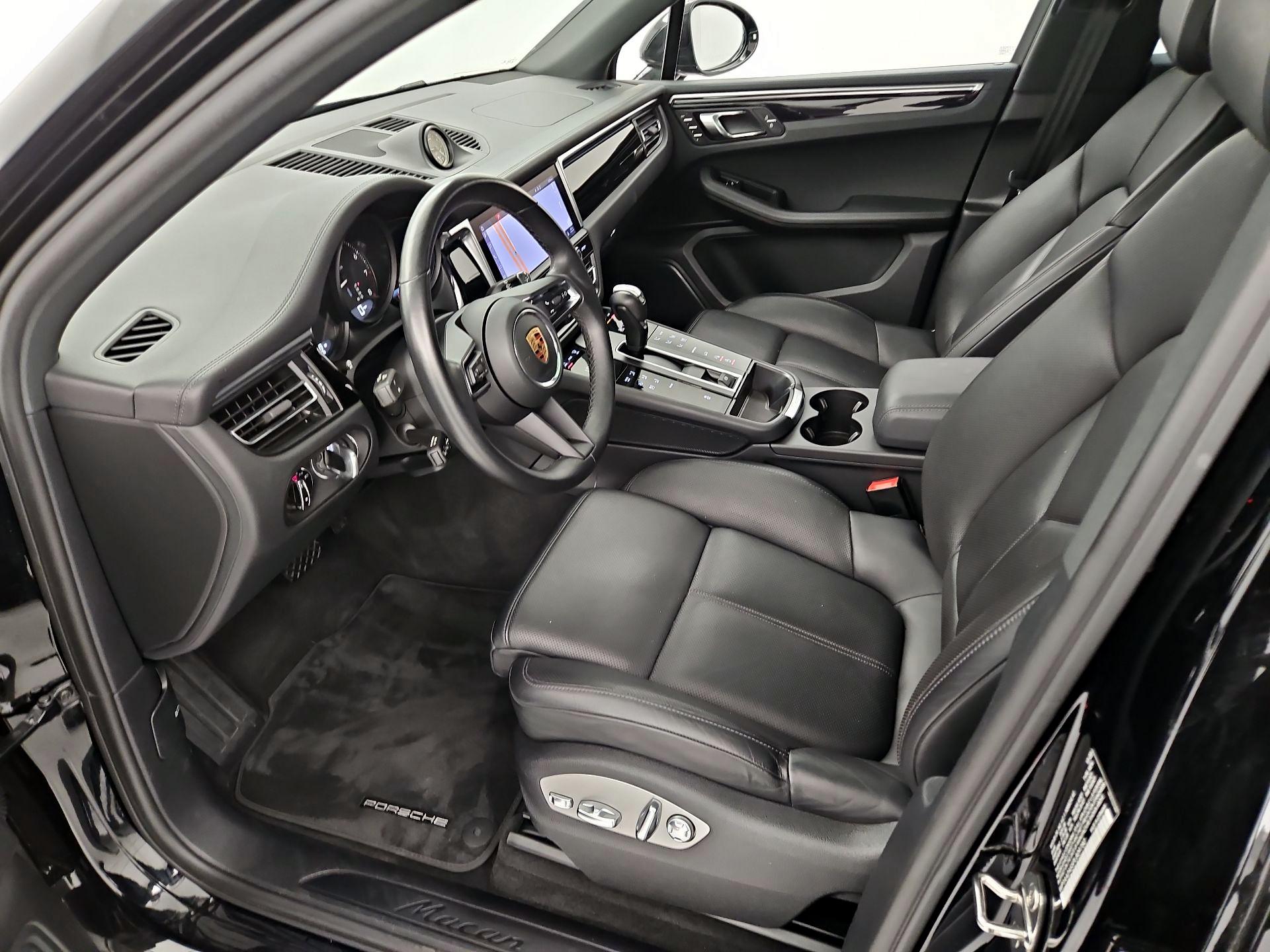 Thumbnail: 2023 Porsche Macan - 11