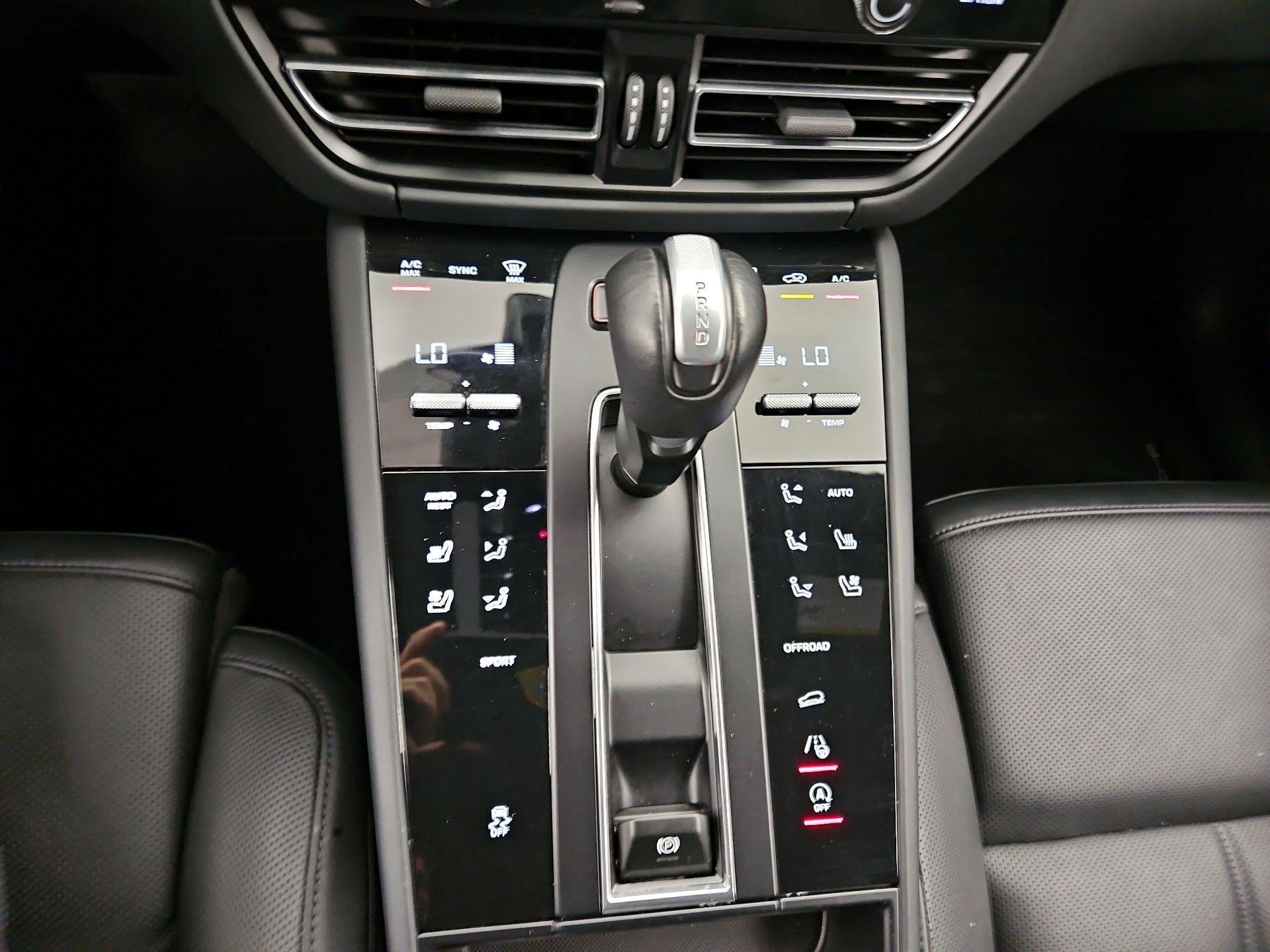 Thumbnail: 2023 Porsche Macan - 17