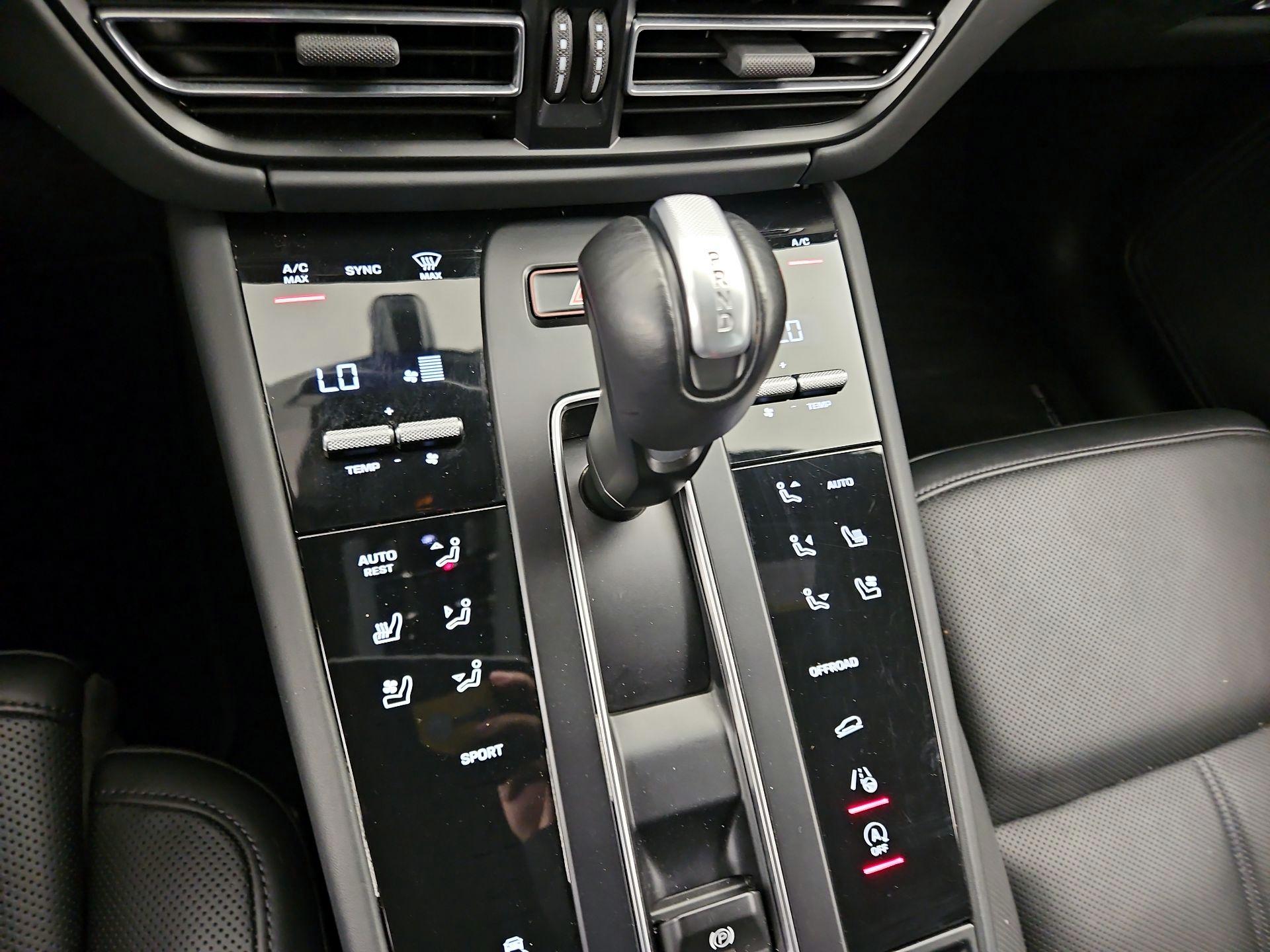Thumbnail: 2023 Porsche Macan - 18