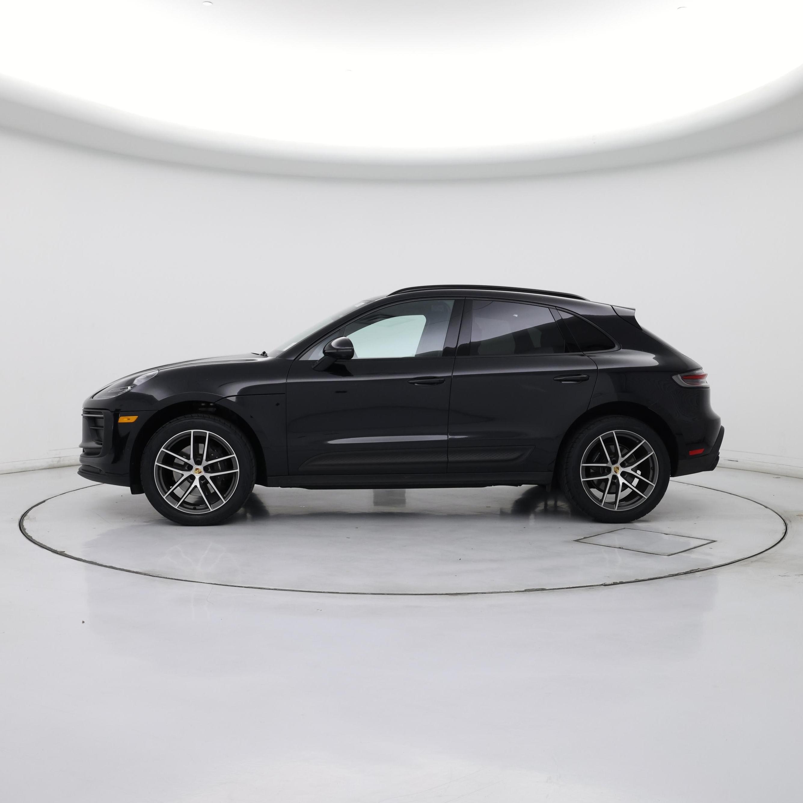 Thumbnail: 2023 Porsche Macan - 3