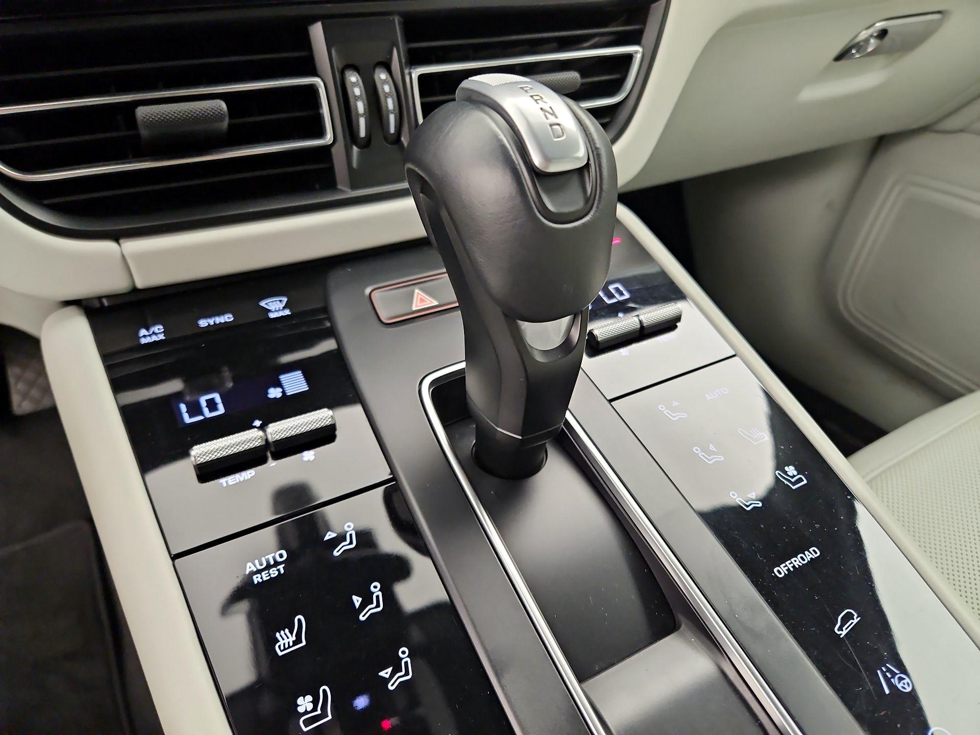 Thumbnail: 2023 Porsche Macan - 14