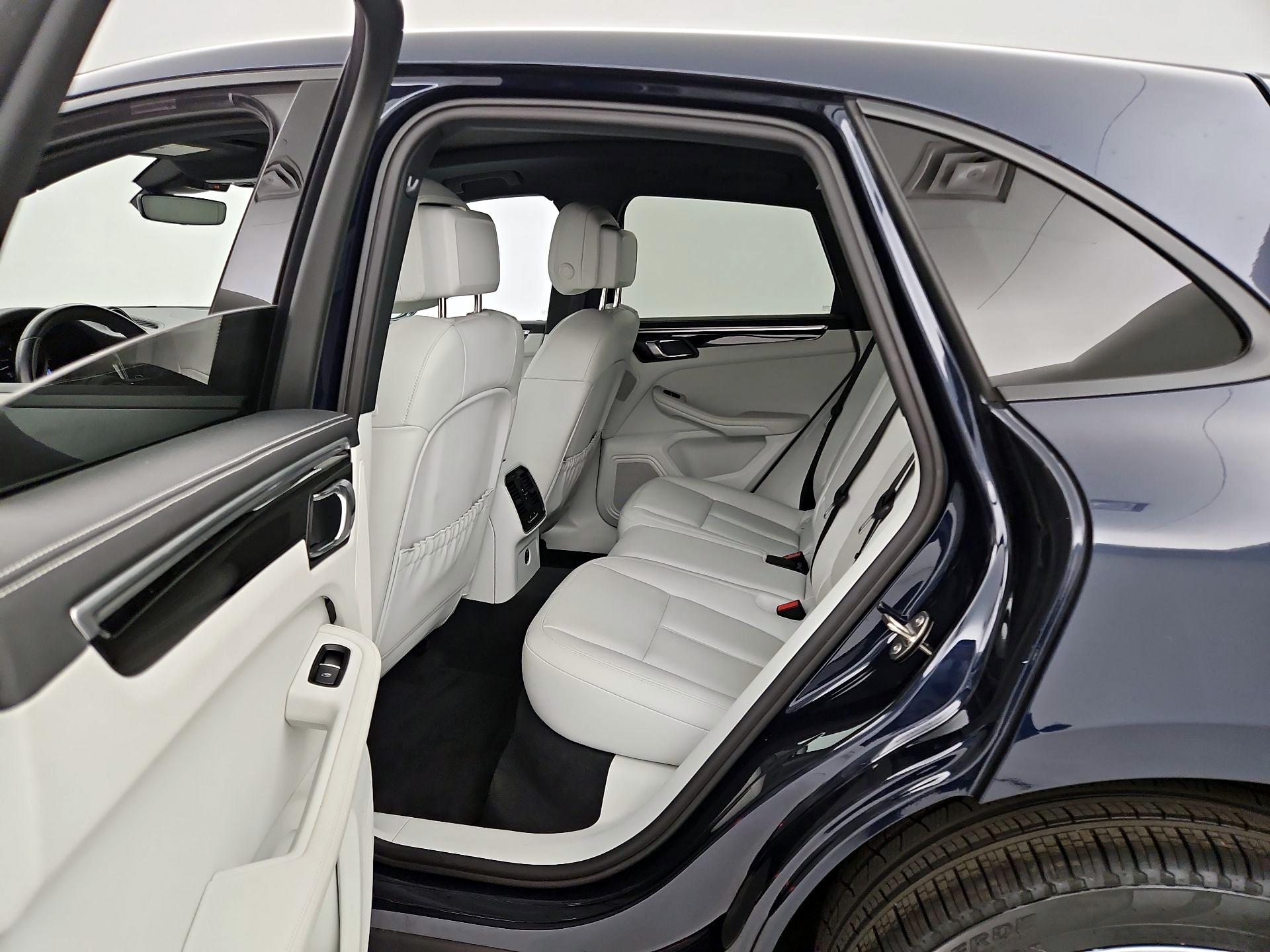 Thumbnail: 2023 Porsche Macan - 16