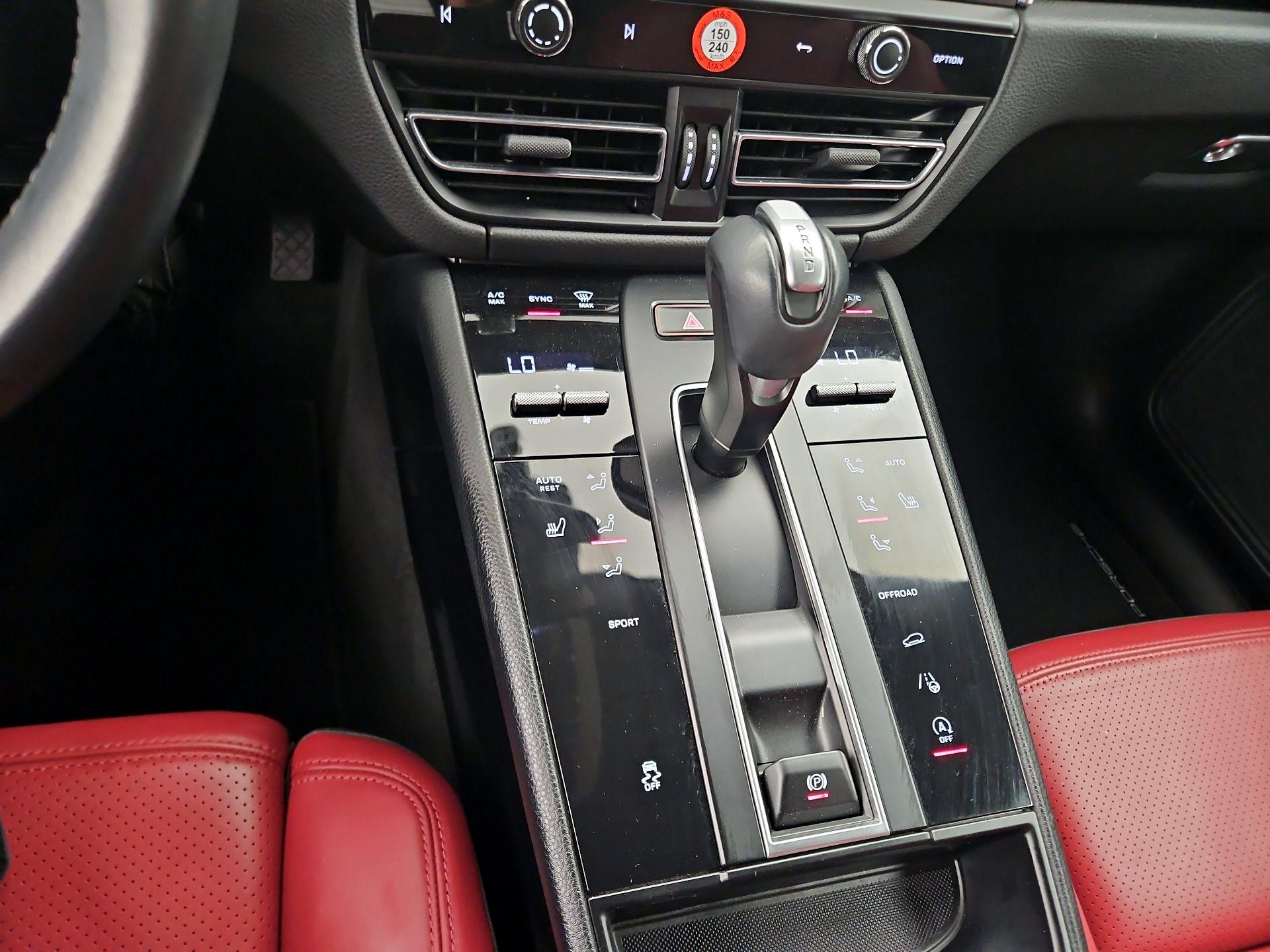 Thumbnail: 2023 Porsche Macan - 16