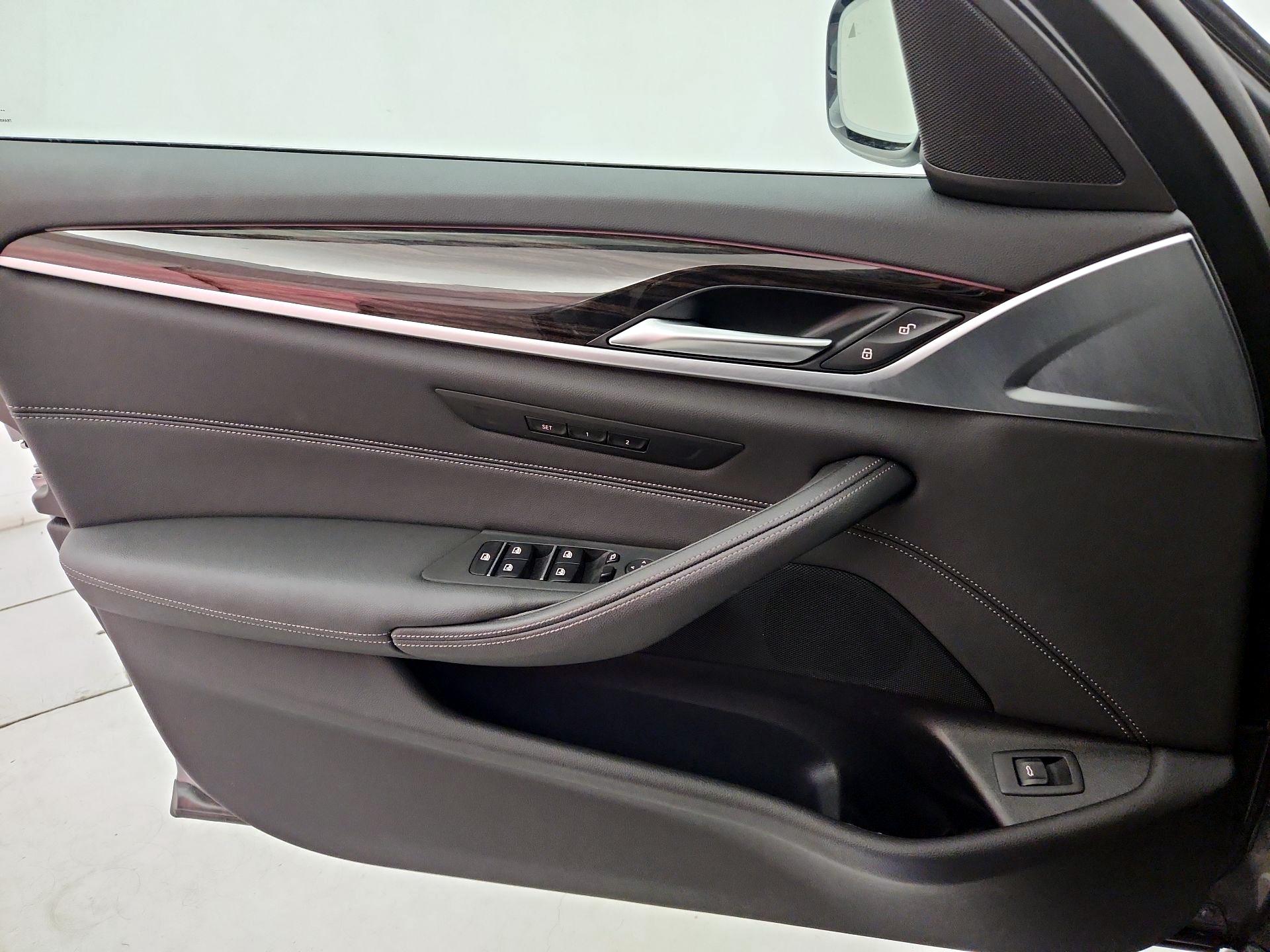 Thumbnail: 2023 BMW 5 Series - 12