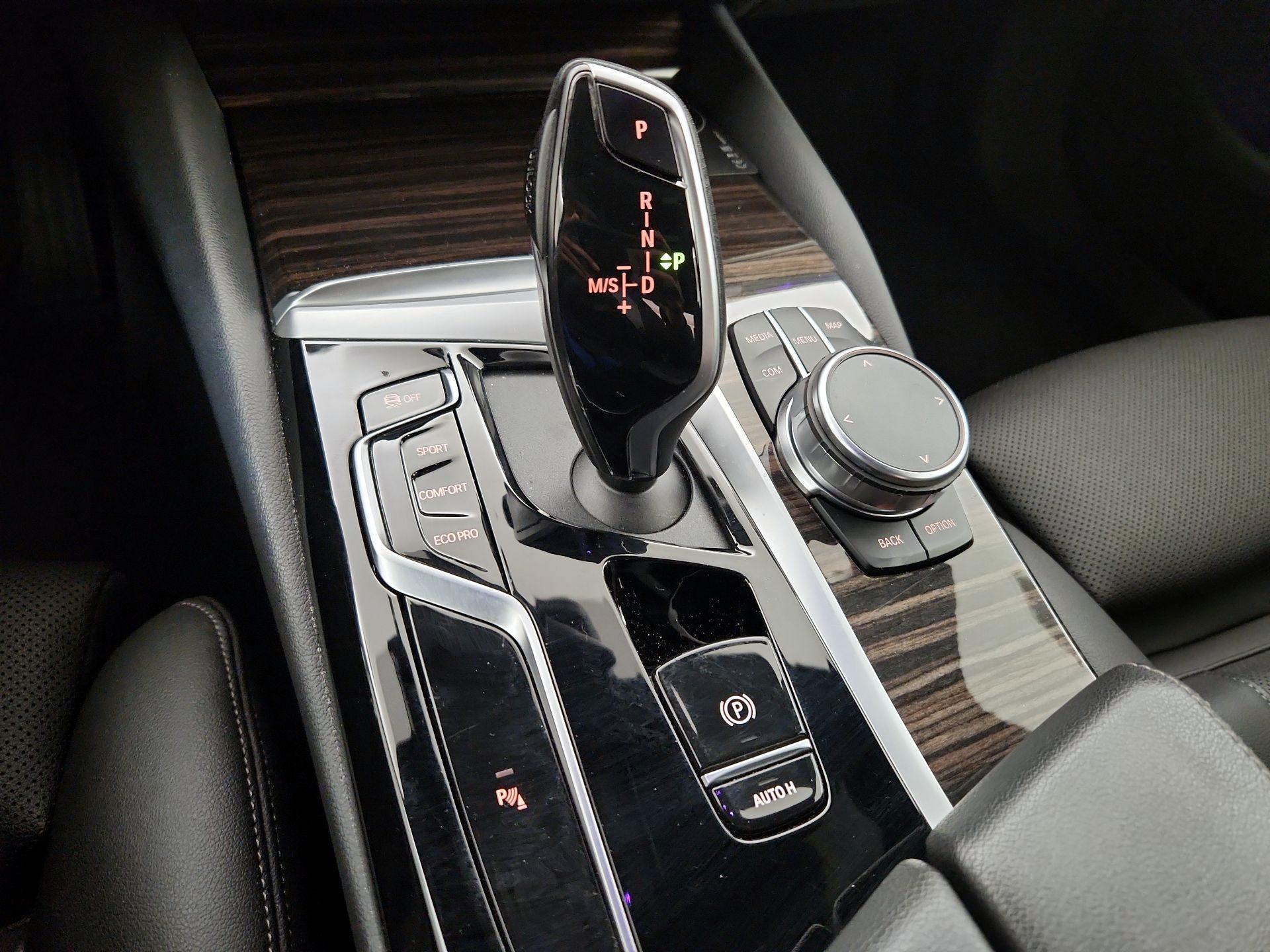 Thumbnail: 2023 BMW 5 Series - 17