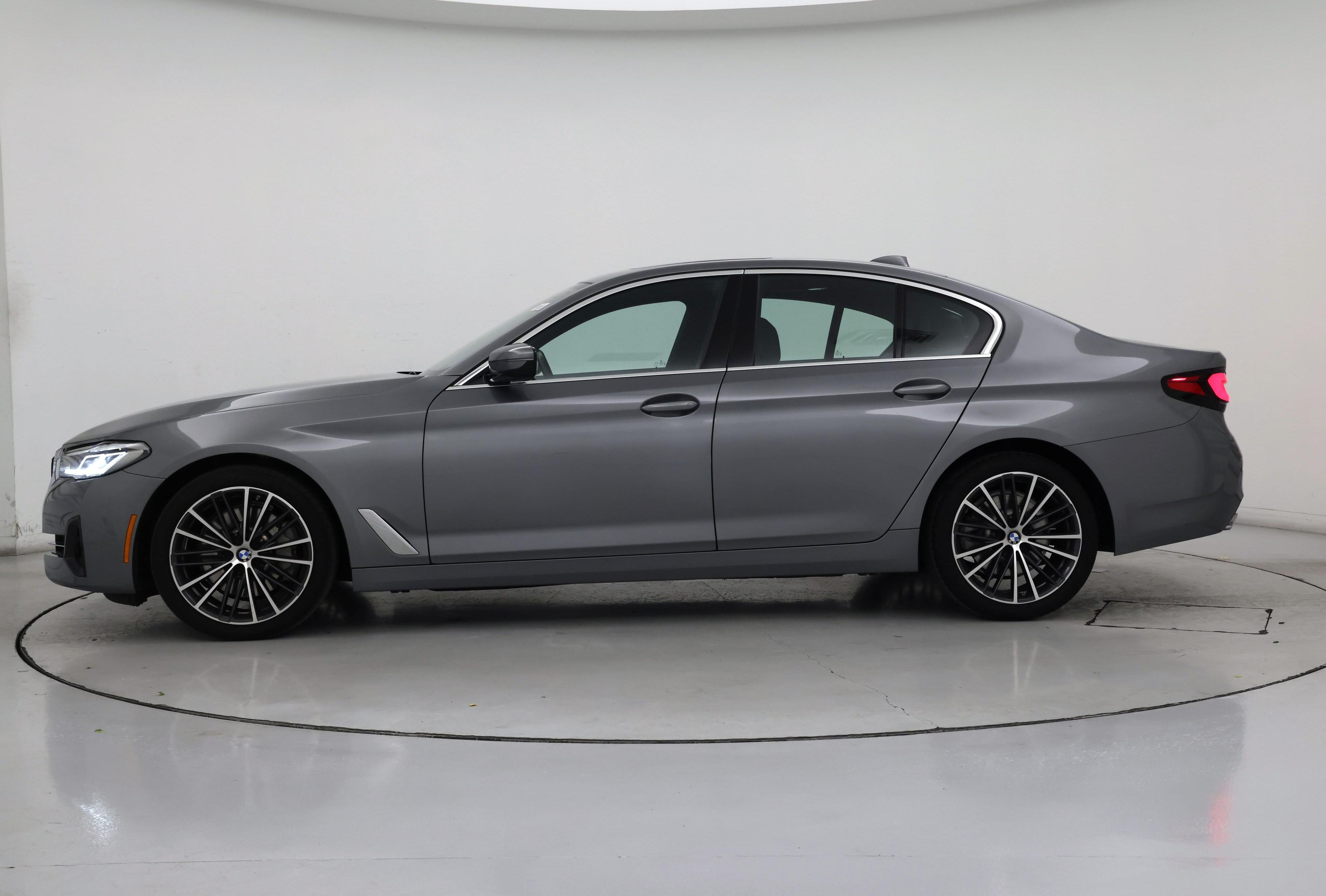 Thumbnail: 2023 BMW 5 Series - 3
