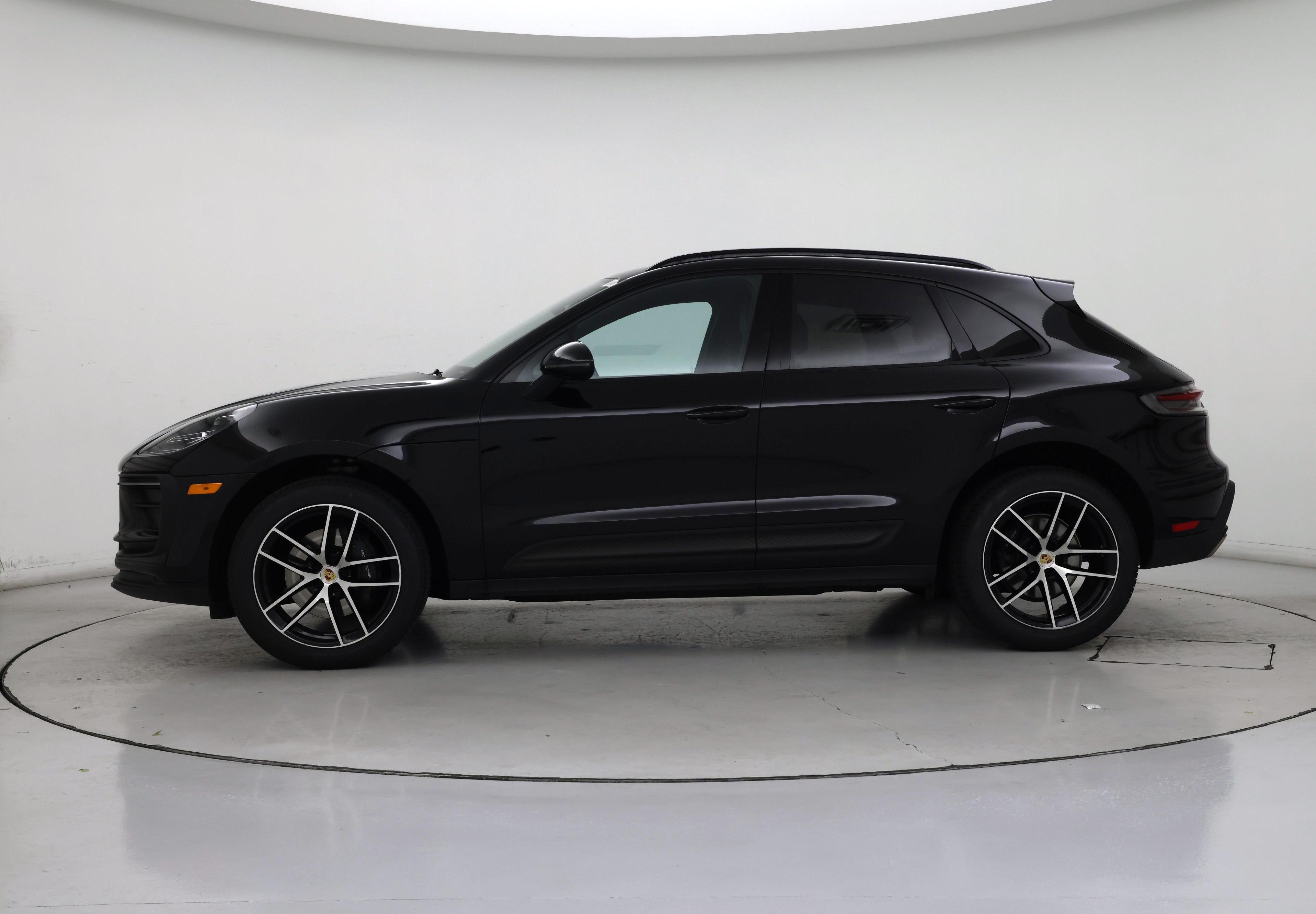 Thumbnail: 2023 Porsche Macan - 3