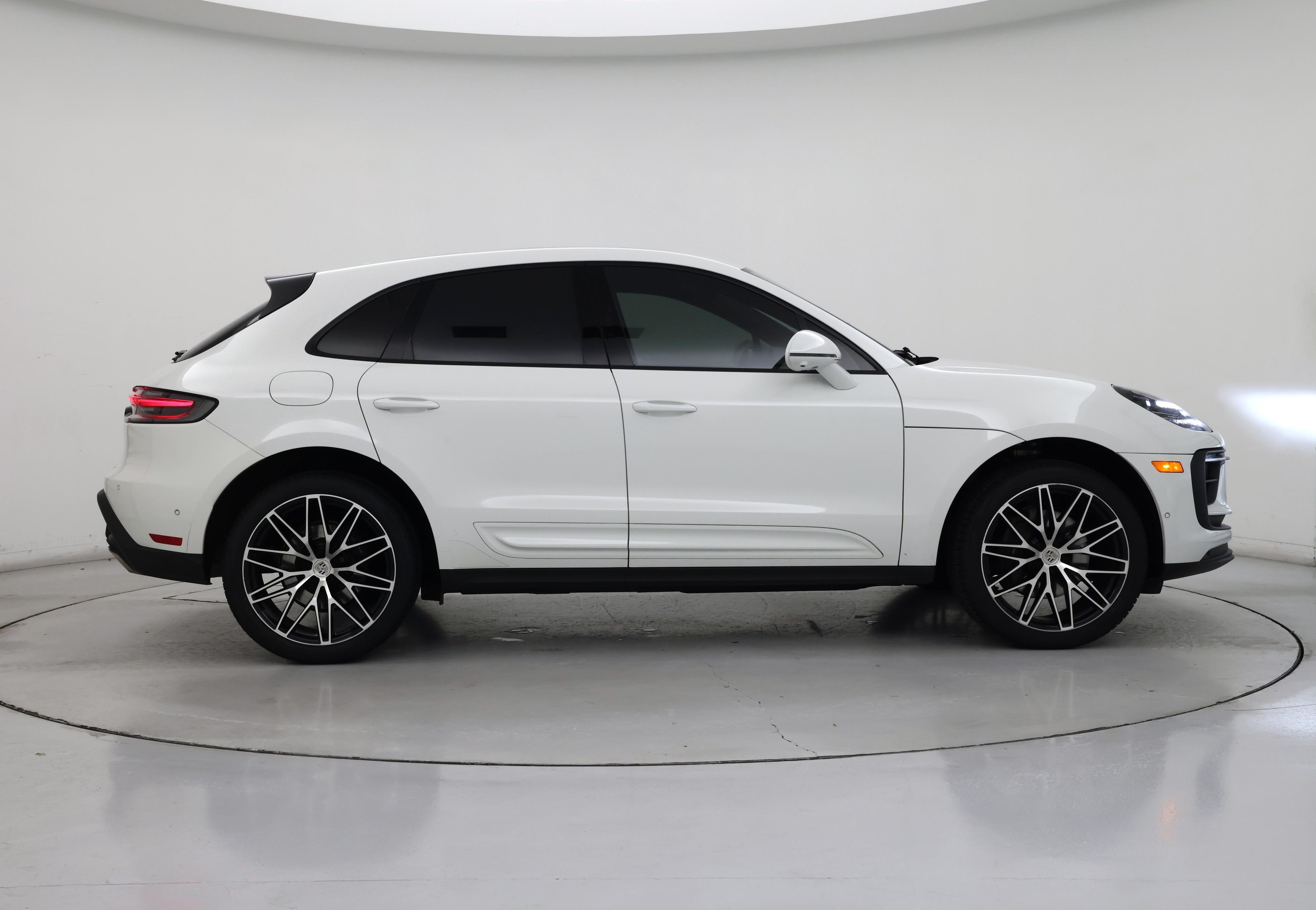 Thumbnail: 2023 Porsche Macan - 7