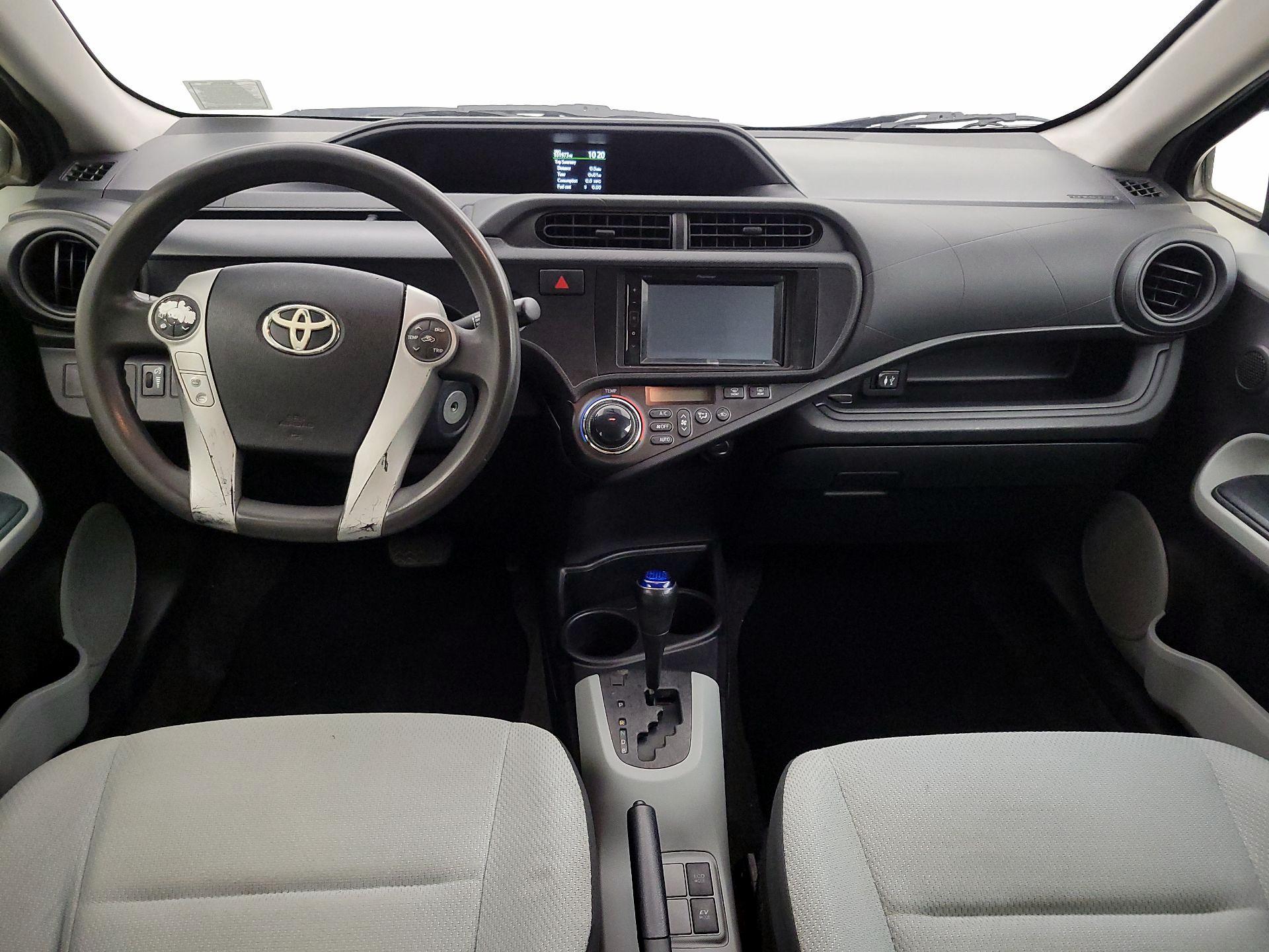 Thumbnail: 2014 Toyota Prius c - 9