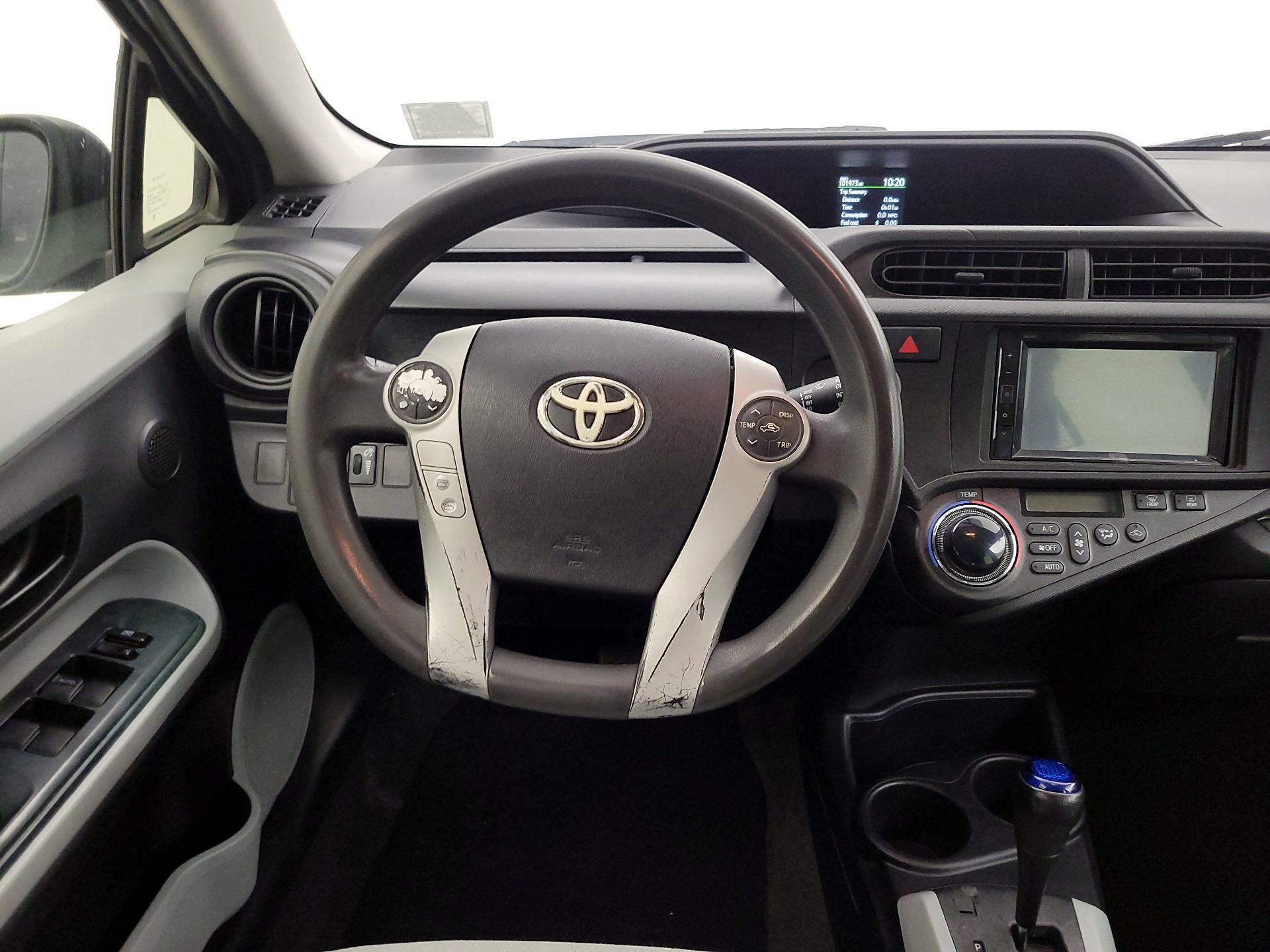 Thumbnail: 2014 Toyota Prius c - 10