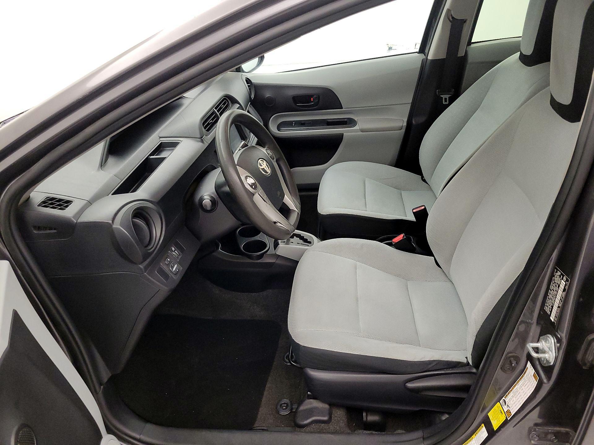 Thumbnail: 2014 Toyota Prius c - 11