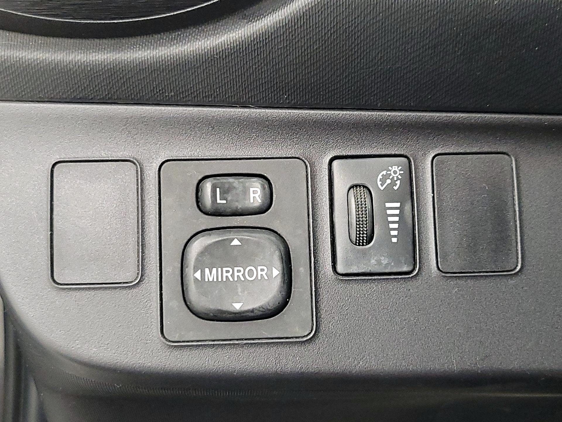 Thumbnail: 2014 Toyota Prius c - 13
