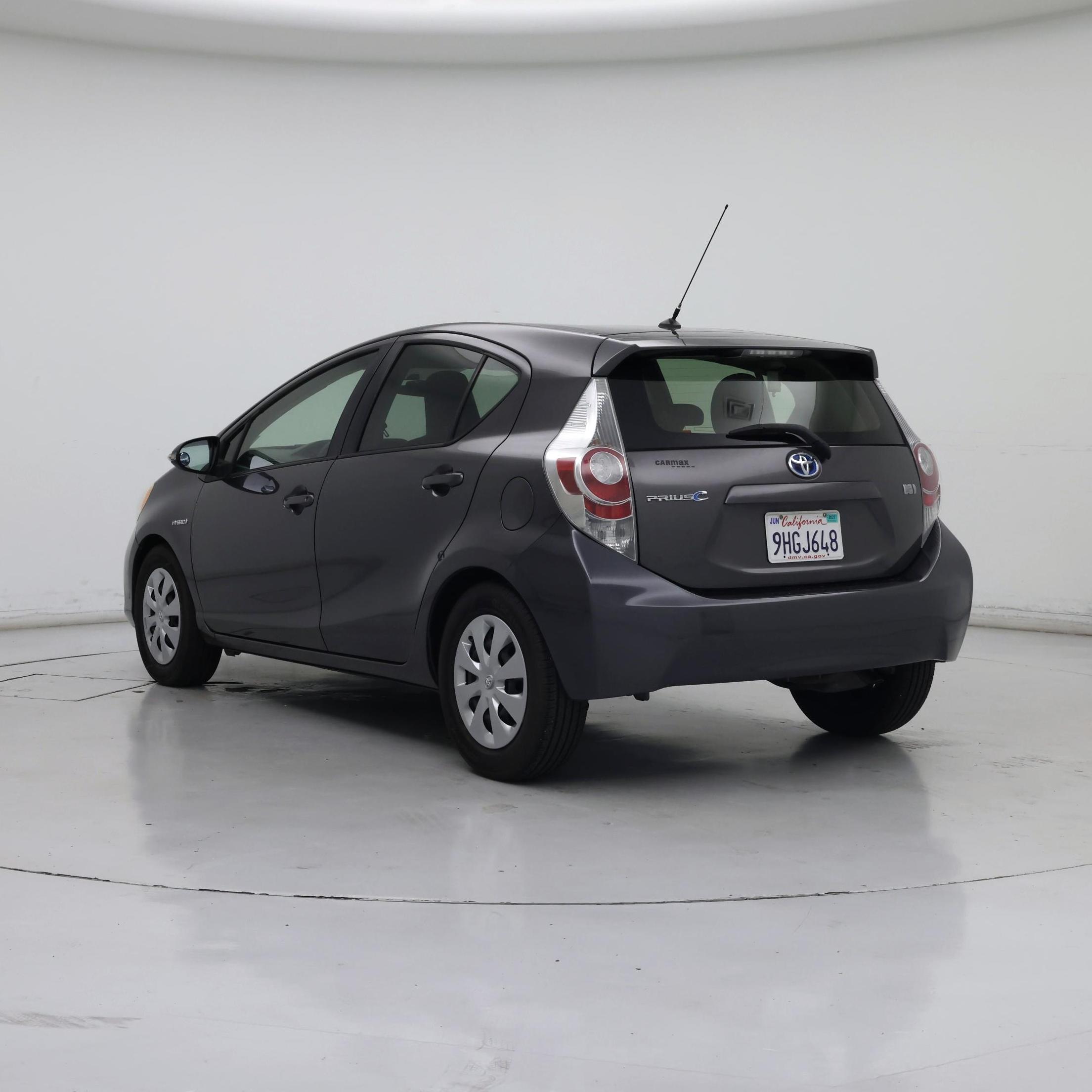 Thumbnail: 2014 Toyota Prius c - 2
