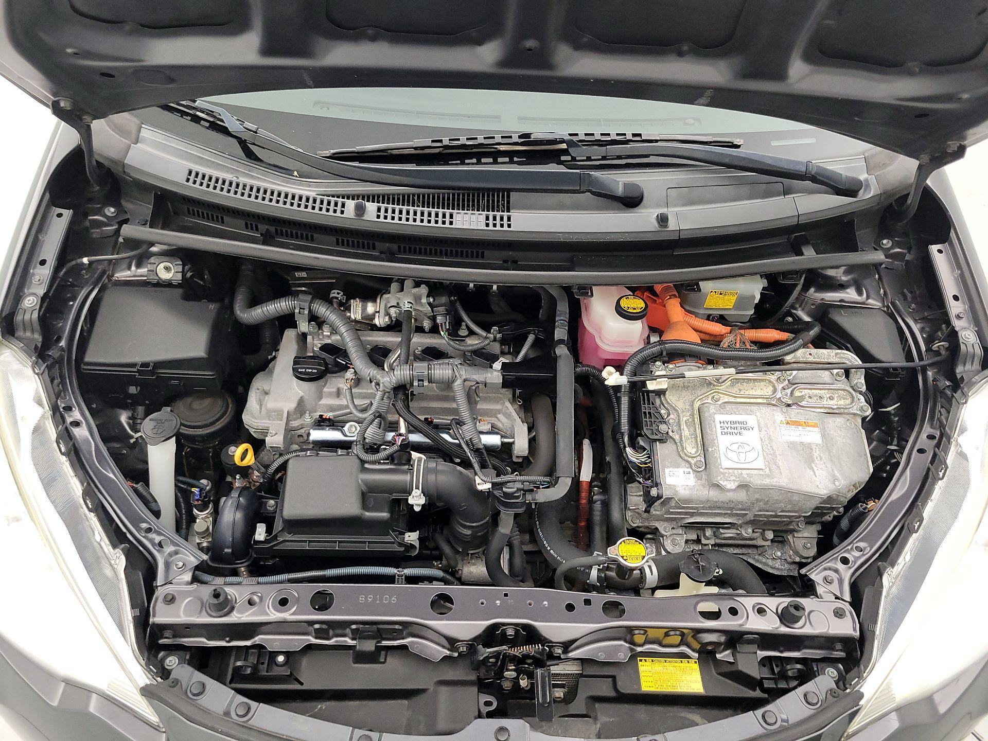 Thumbnail: 2014 Toyota Prius c - 20
