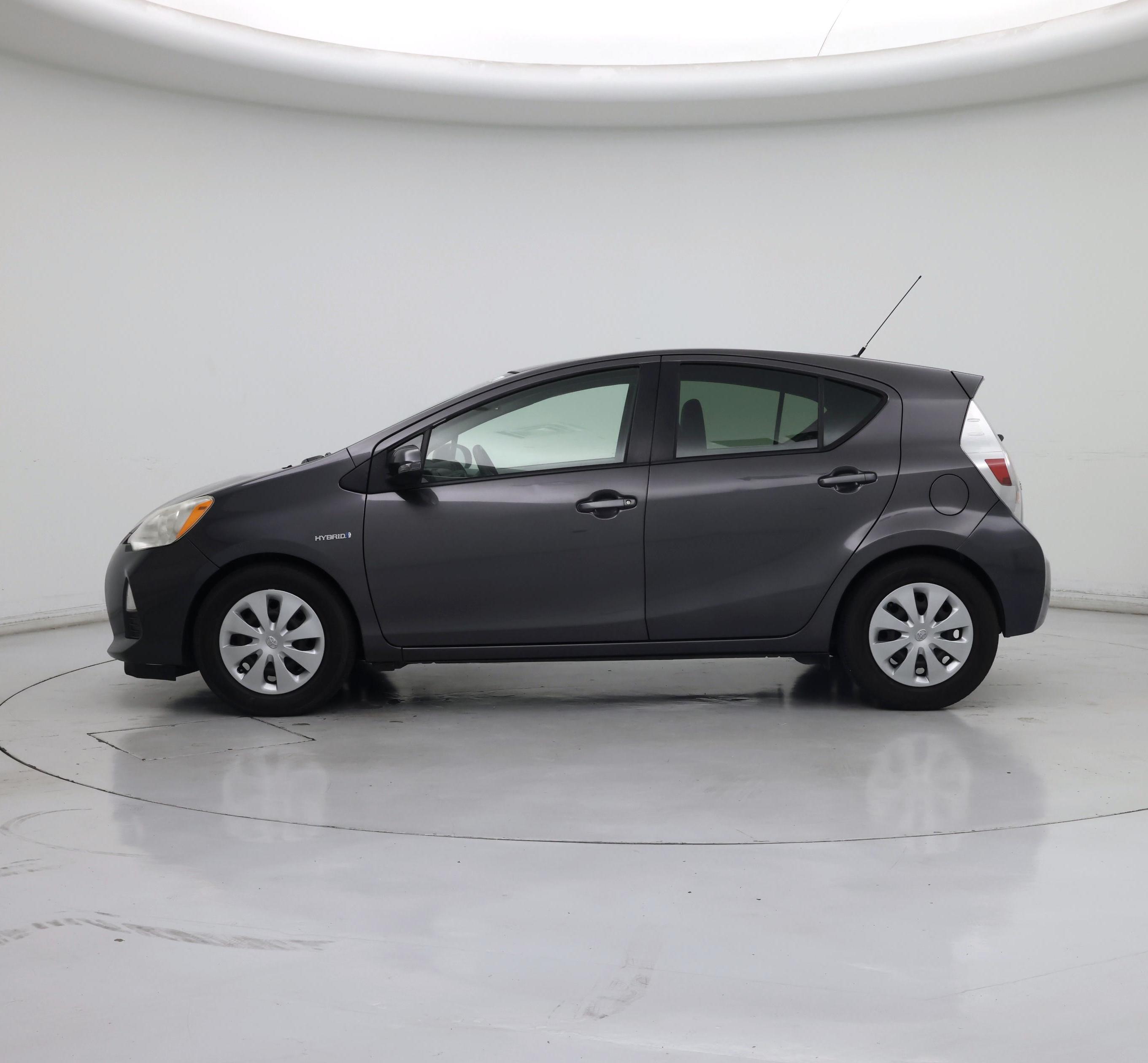 Thumbnail: 2014 Toyota Prius c - 3