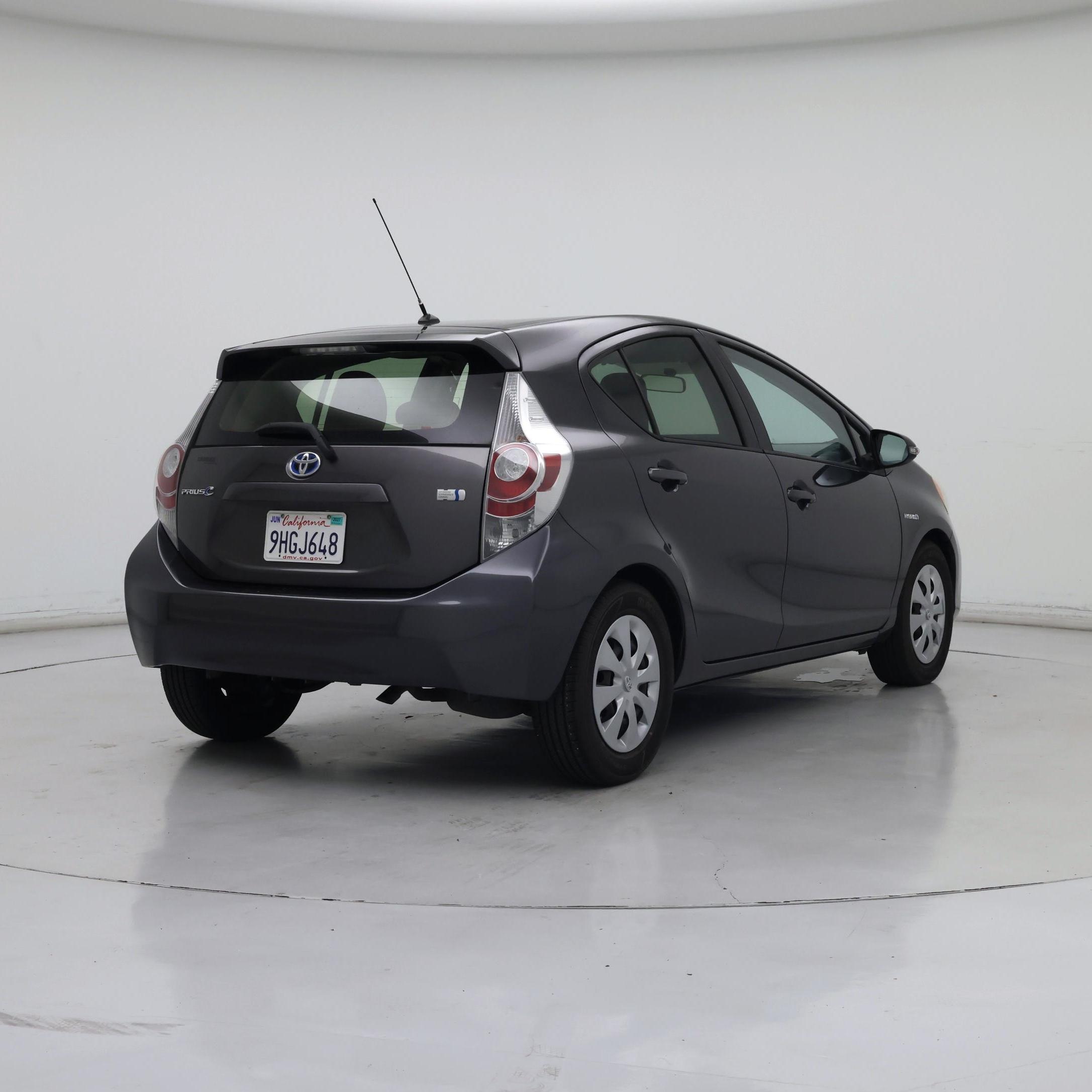 Thumbnail: 2014 Toyota Prius c - 8