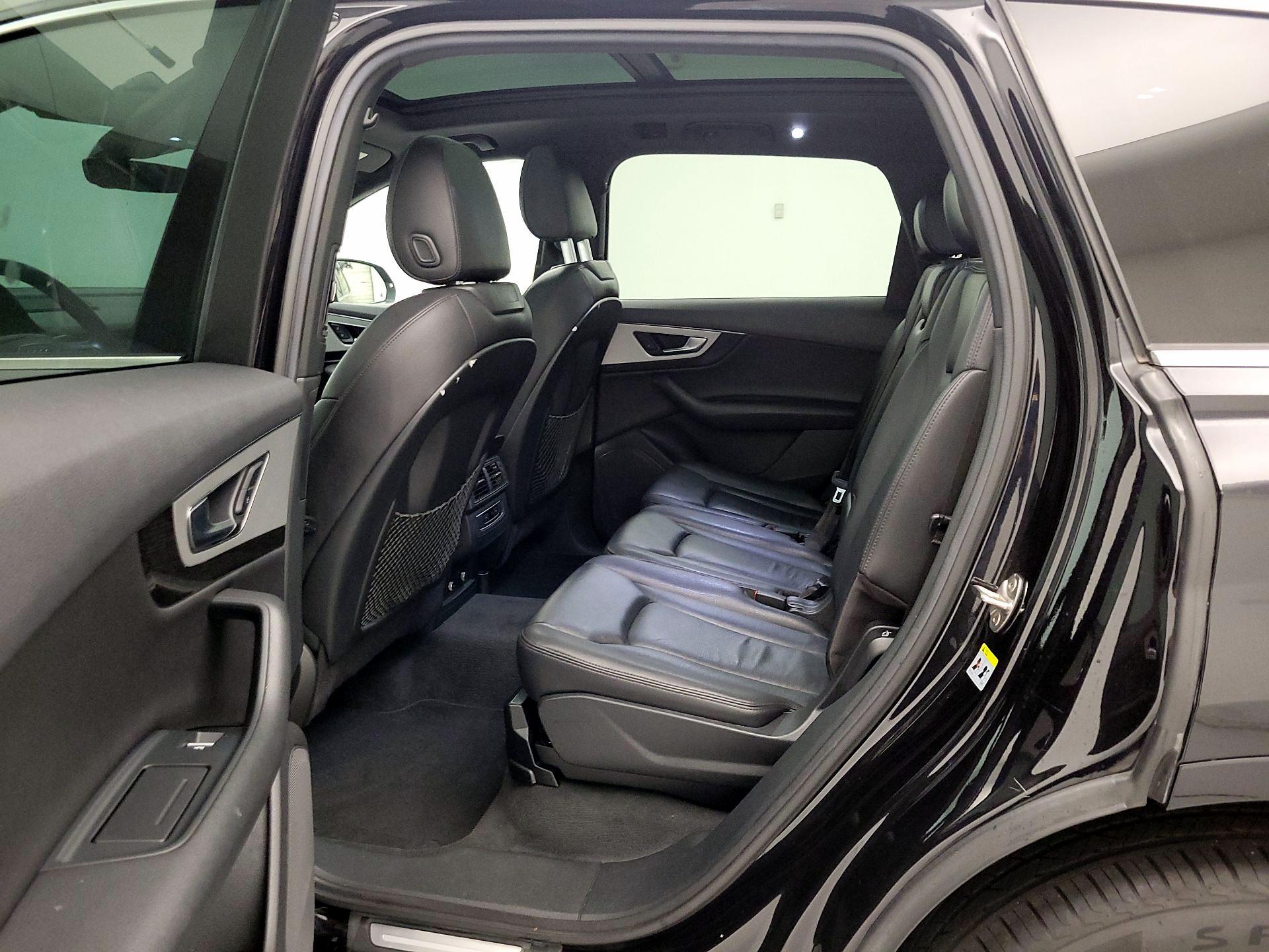 Thumbnail: 2019 Audi Q7 - 19