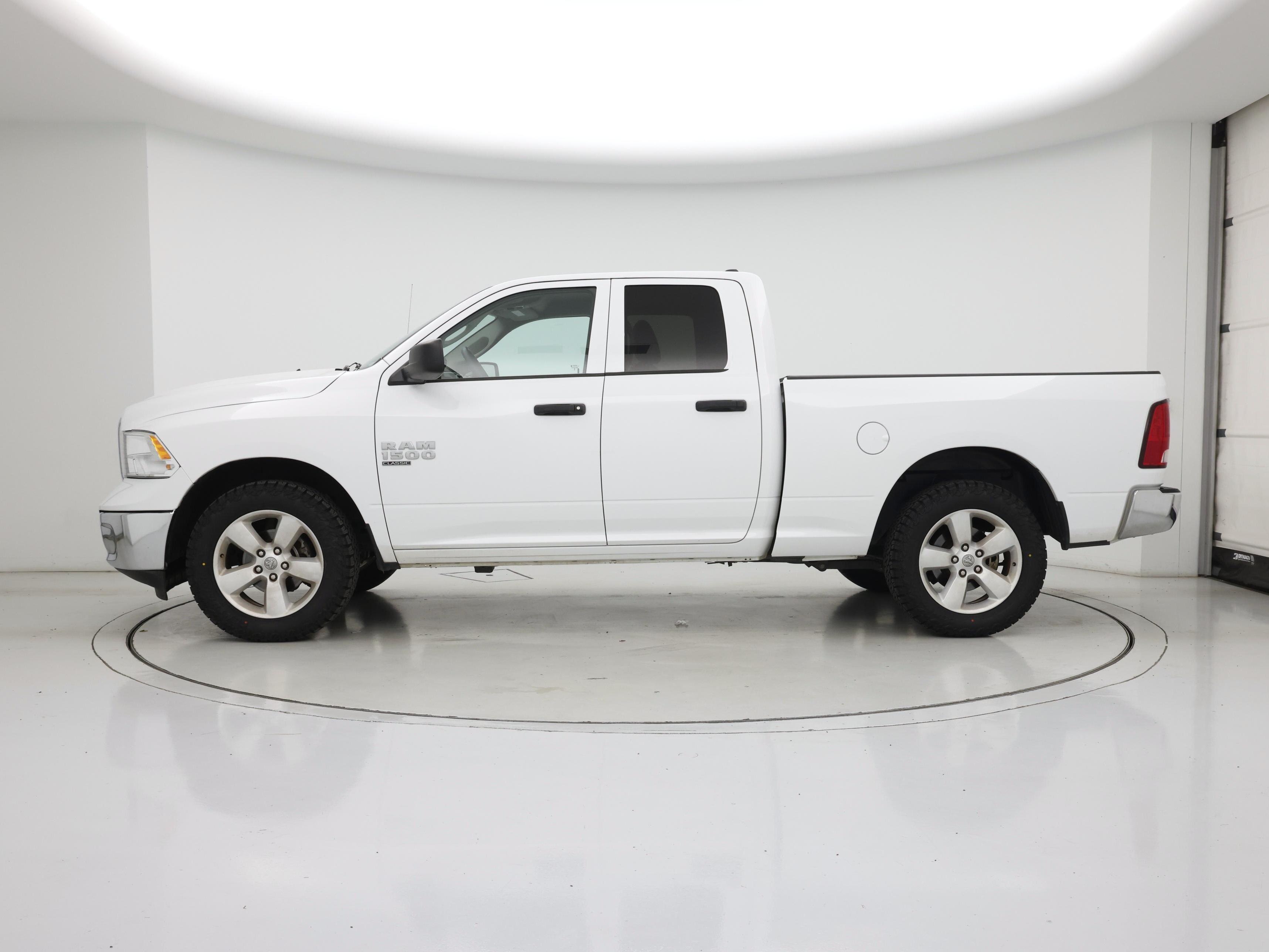 Thumbnail: 2024 RAM 1500 Classic - 3