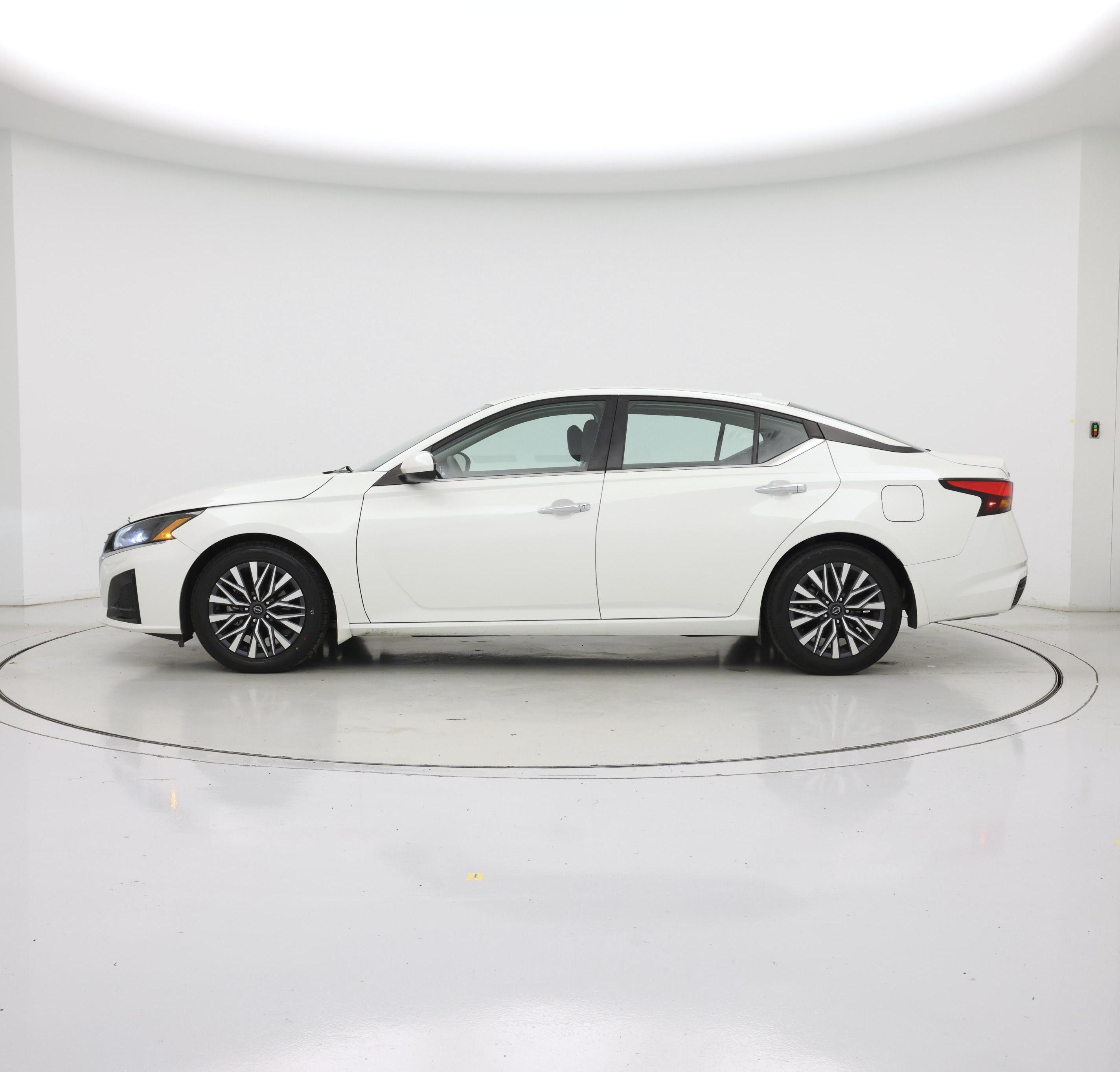 Thumbnail: 2023 Nissan Altima - 3