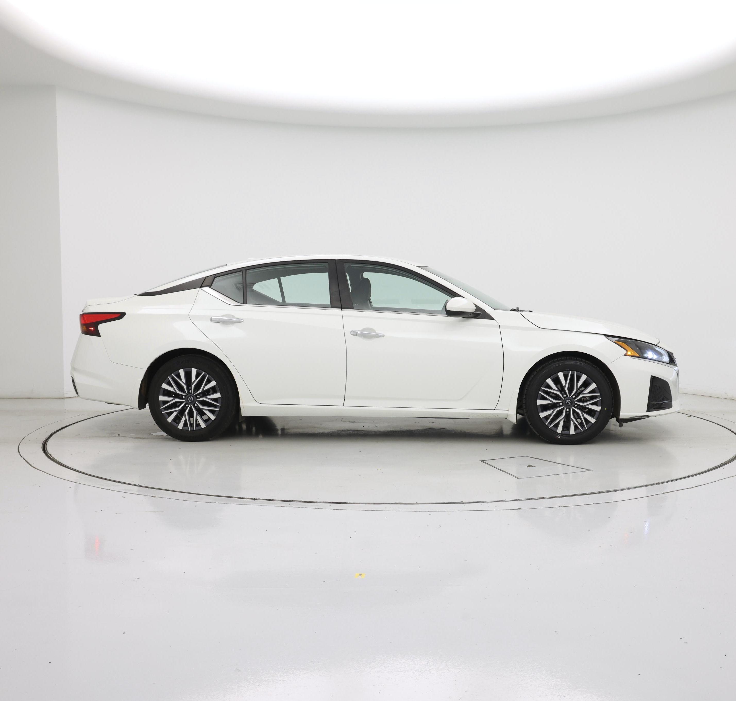 Thumbnail: 2023 Nissan Altima - 7