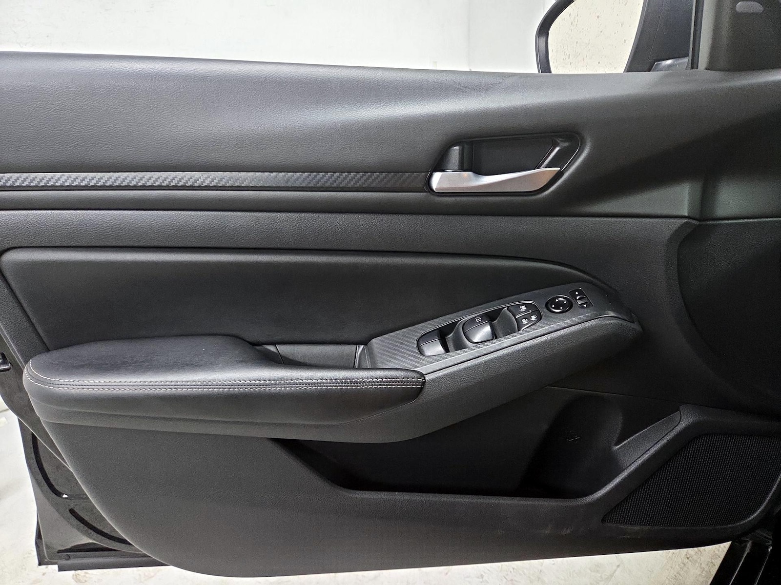 2025 Nissan Altima SV - Photo 11